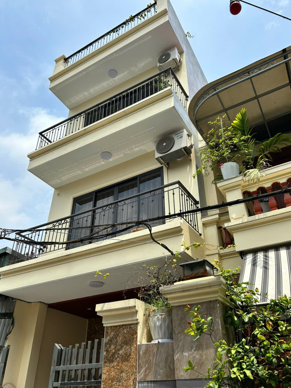 SIÊU PHẨM NHÀ ĐẸP NGÔ GIA TỰ, VIỆT HƯNG, NGÕ THÔNG, Ô TÔ TRÁNH, SÁT MẶT PHỐ 55M² - 3TẦNG