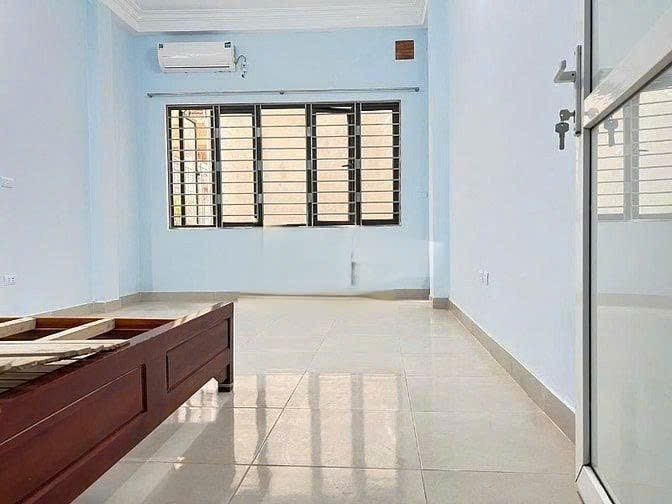 Cho Thuê Nhà Ngõ Gốc Đề - Hai Bà Trưng 50M² 3 Tầng 5 Ngủ - Ở,Khai Thác CHDV - Giá Thuê 12tr