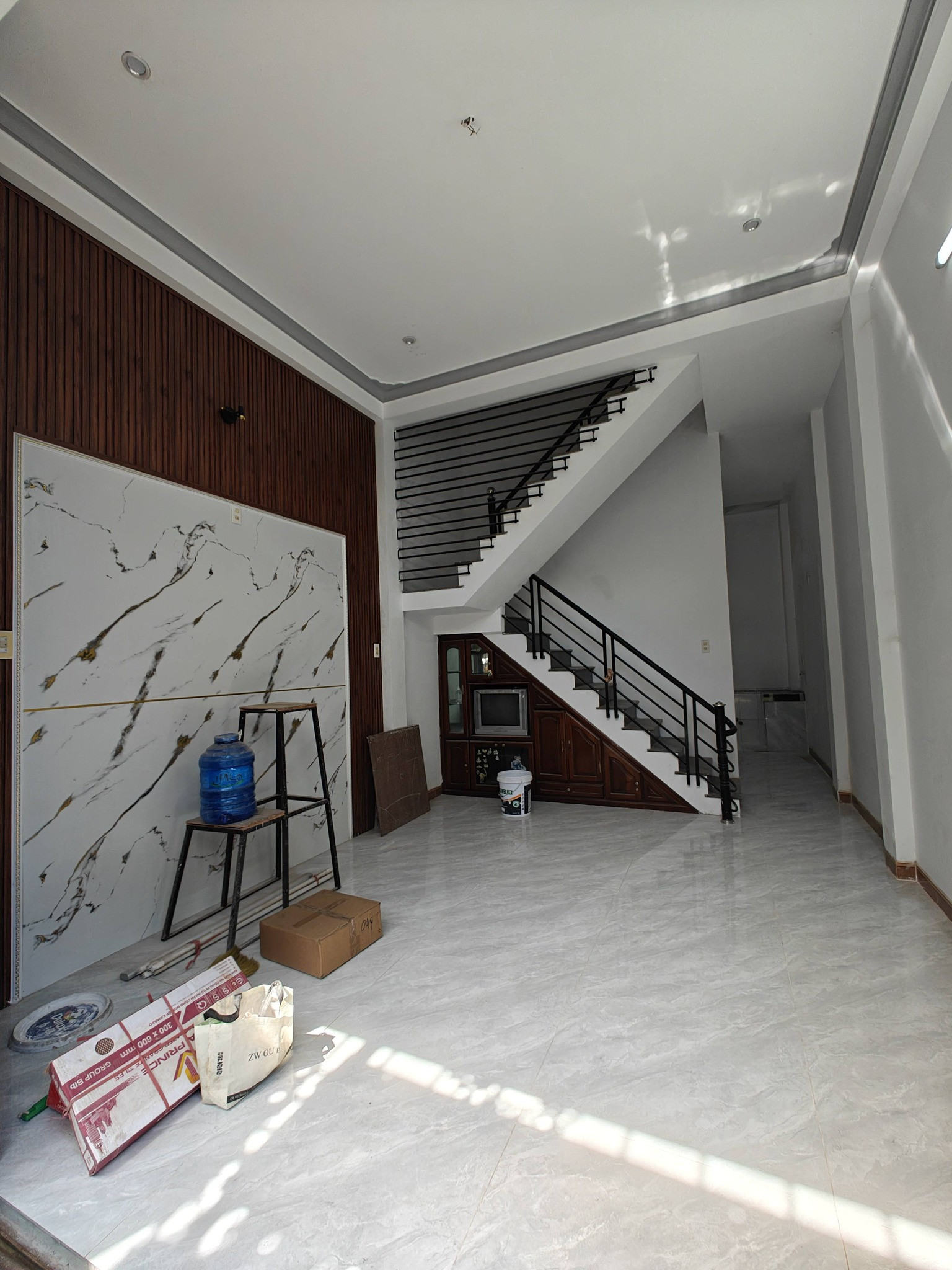 Bán Nhà Hẻm 2 Tầng P. Quang Trung Quy Nhơn , 36m2 , Giá 2 Tỷ 350Tr
+Gần Trường Học , Chợ 
+Dt: 36m2 , Ngang 4m , Lộ Giới 2m , 2PN , 2WC 
Pháp Lý Sổ Đỏ Chính Chủ 
Alo Chính Chủ : 0367223951