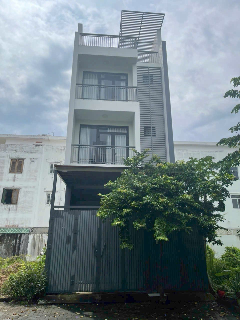 Bán nhà 5M*16,5M - đường12M trước nhà - xây dựng 3 tầng - giá 5,9 tỷ - Lh 0919089456