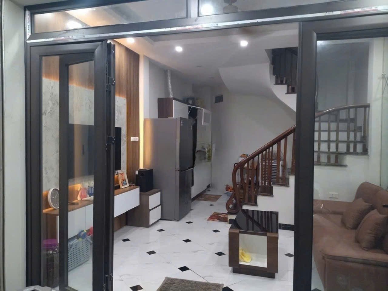 Cho thuê Nhà Ngõ 269 Ngõ Quỳnh  -Hai Bà Trưng 35M² 5 Tầng 3 Ngủ - Full Nội Thất -Giá Thuê 15tr