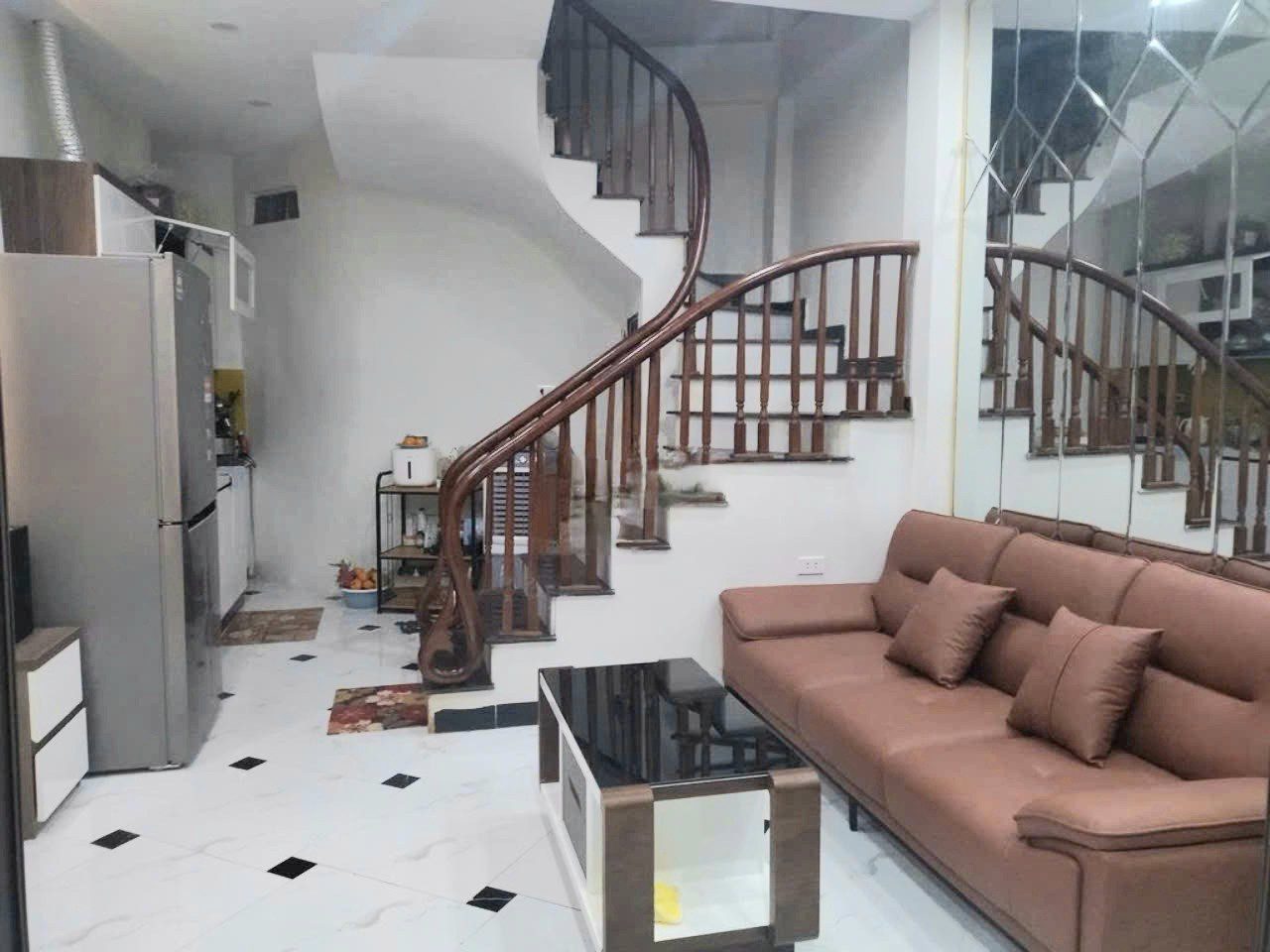 Cho thuê Nhà  Ngõ Quỳnh - Hai Bà Trưng 35M² 5 Tầng 3 Ngủ - Full Nội Thất - Giá Thuê 15tr