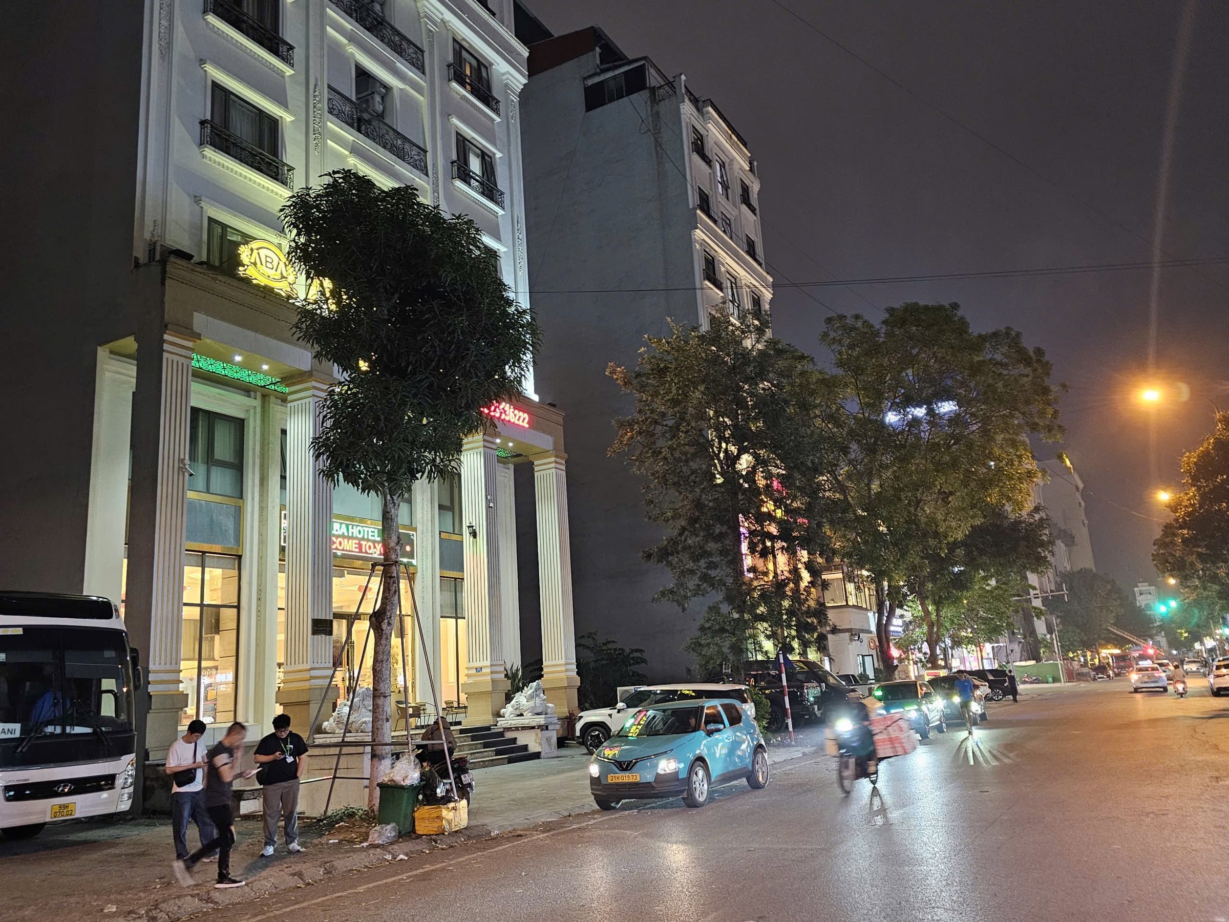 Bán nhà 4 tầng khu hud-A. Diện tích 83m mặt tiền 5m hướng đông bắc nhìn khách sạn. Mặt đường ngô tất tố phường võ cường tỉnh bắc ninh