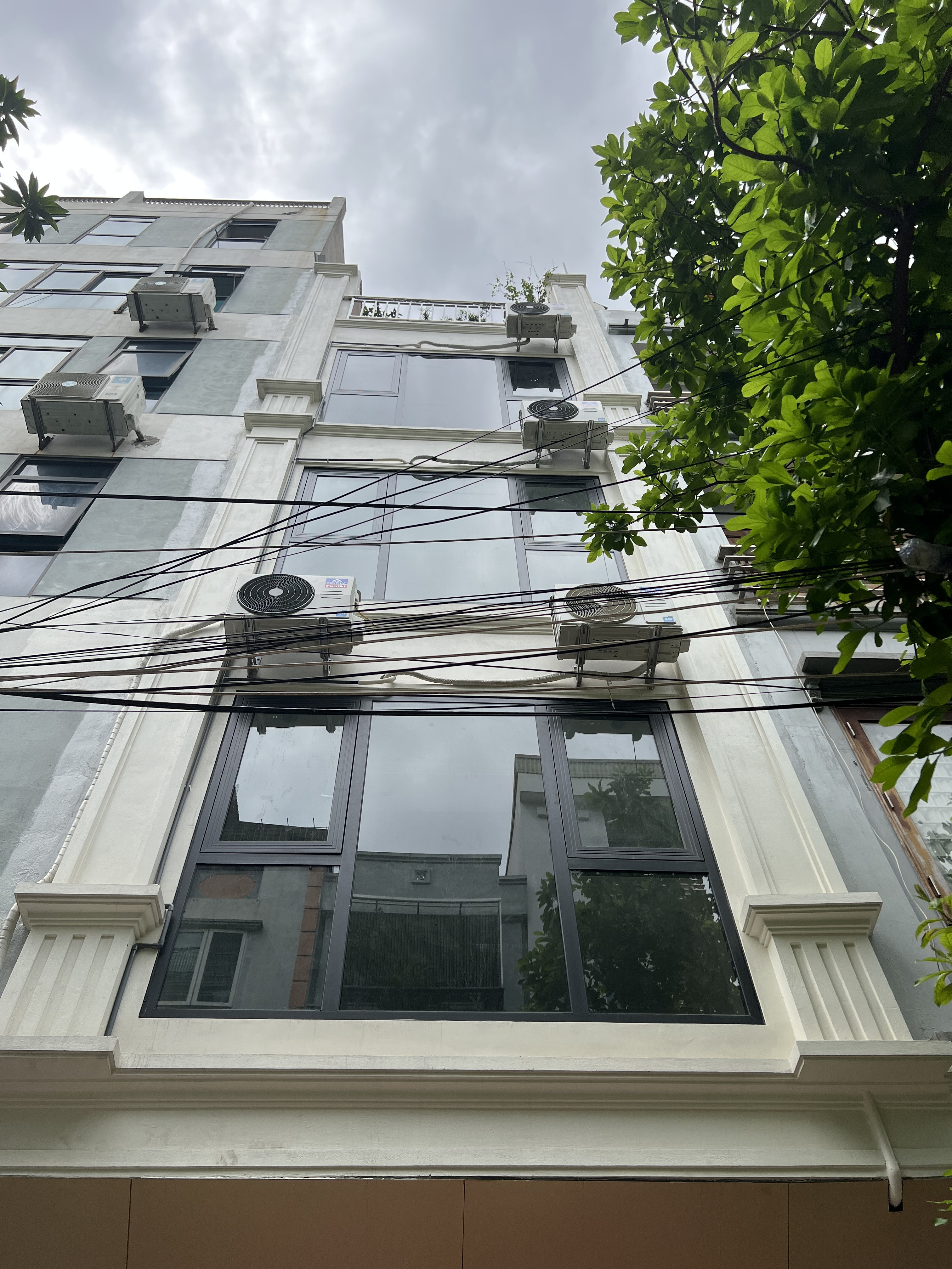Bán nhà Ngô Thì Nhậm 40m2 5 tầng bề thế sát Ga La Khê giá 12 đồng