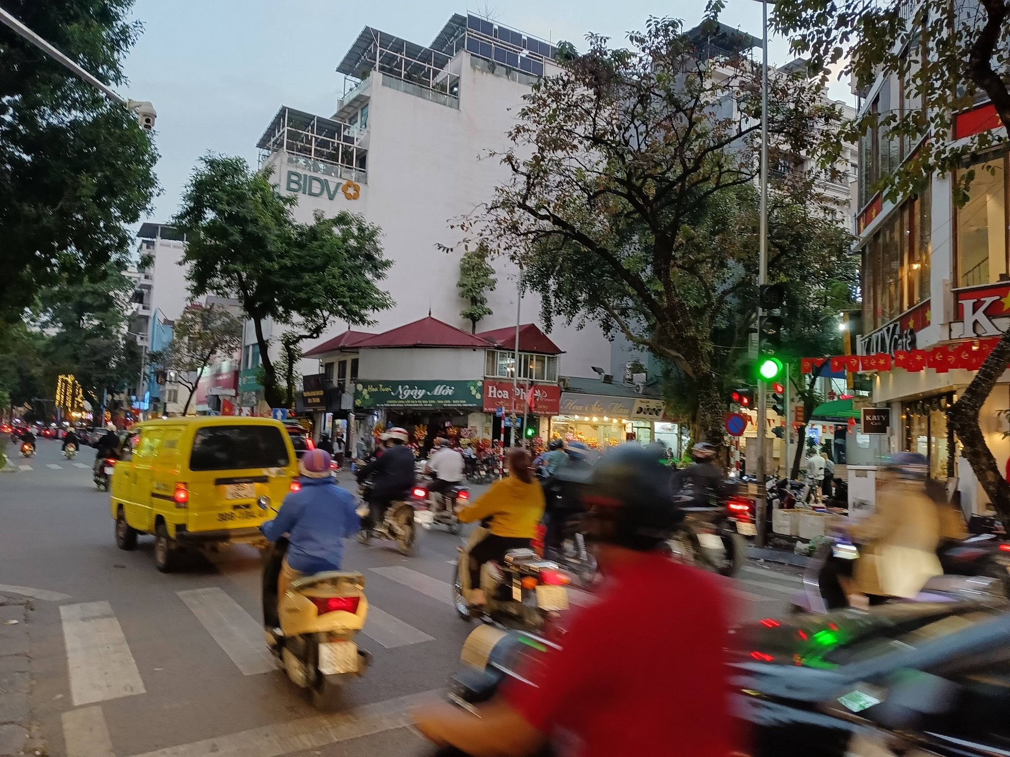 Nhà 4T mặt phố cổ Ngô Thì Nhậm, Trung tâm quận HBT - kinh doanh sầm uất - 4 làn ô tô tránh