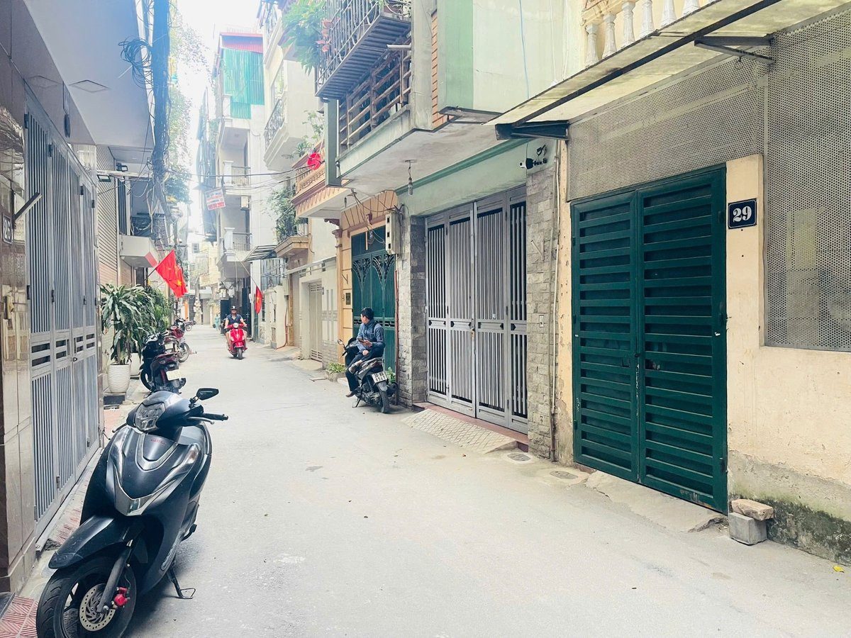 - Tôn Đức Thắng - Đ. Đa. 15m ra ô tô. Trước nhà 3m. Nhà dân xây chắc chắn với DT 62m 4 tầng
.