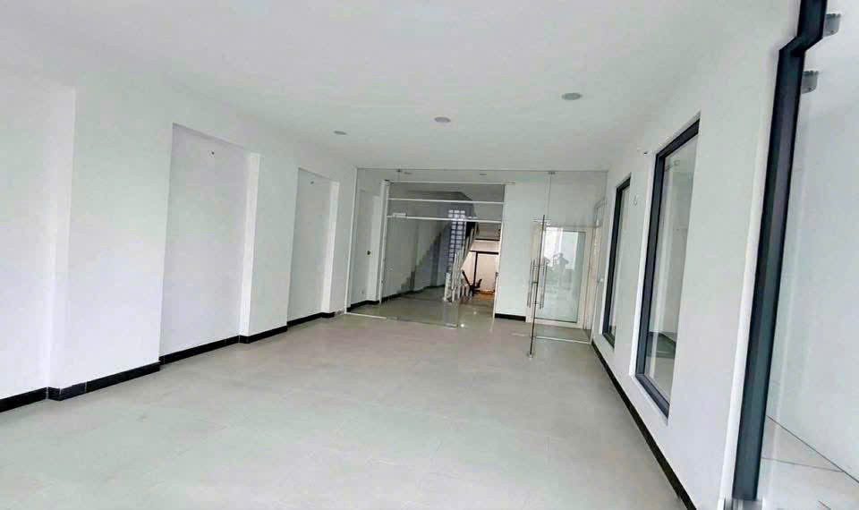 Cho thuê nhà 3,5 tầng mặt tiền Ngô Văn Sở Khu Sinh Viên , Phố Hồng Kông kinh doanh sầm uất