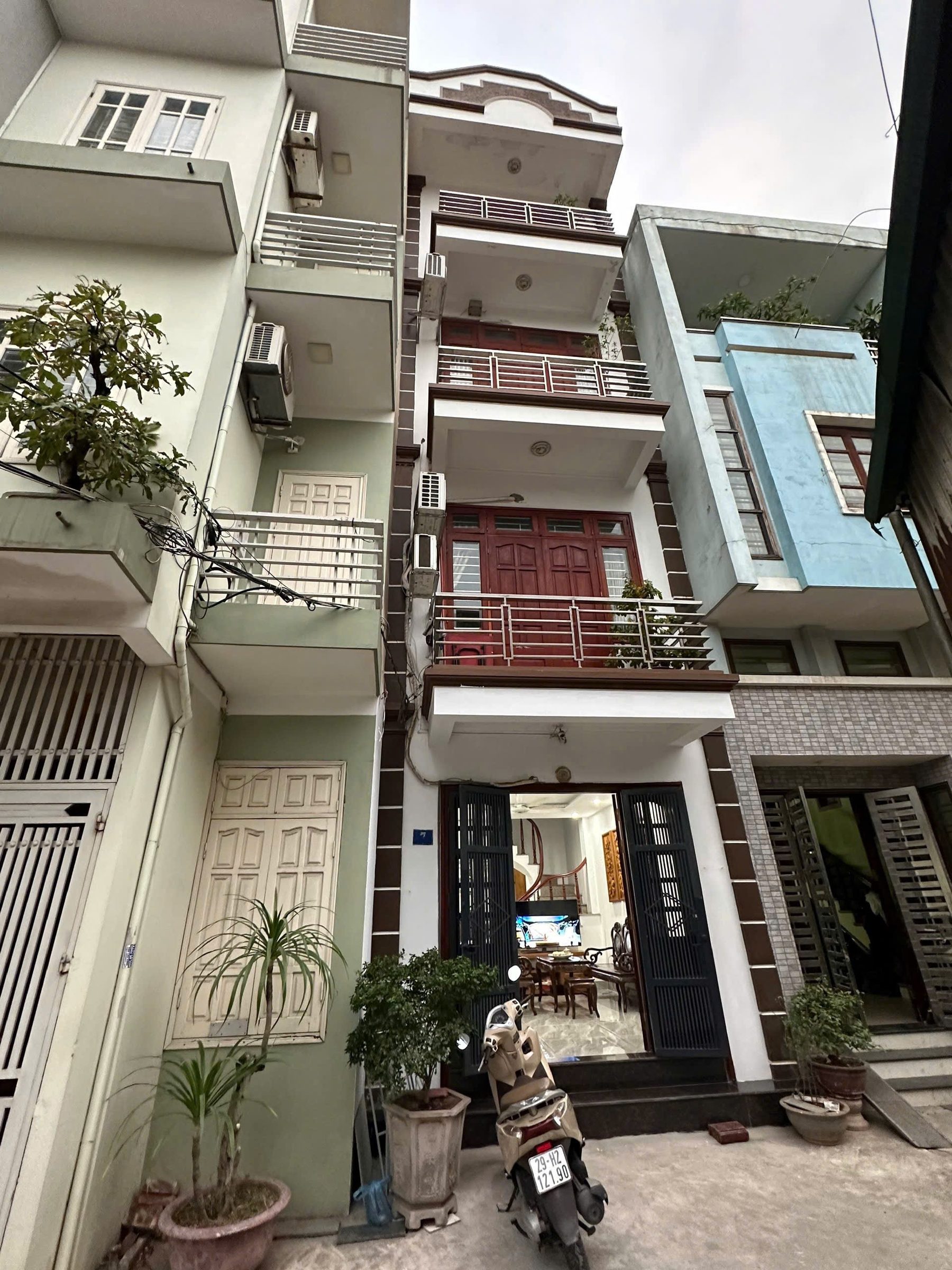Cho Thuê Nhà Ngọc Hồi - Hoàng Mai 43M² 4 Tầng 5 Ngủ - Nội Thất CB - Ô Tô Đỗ Cửa - Giá Thuê 10tr