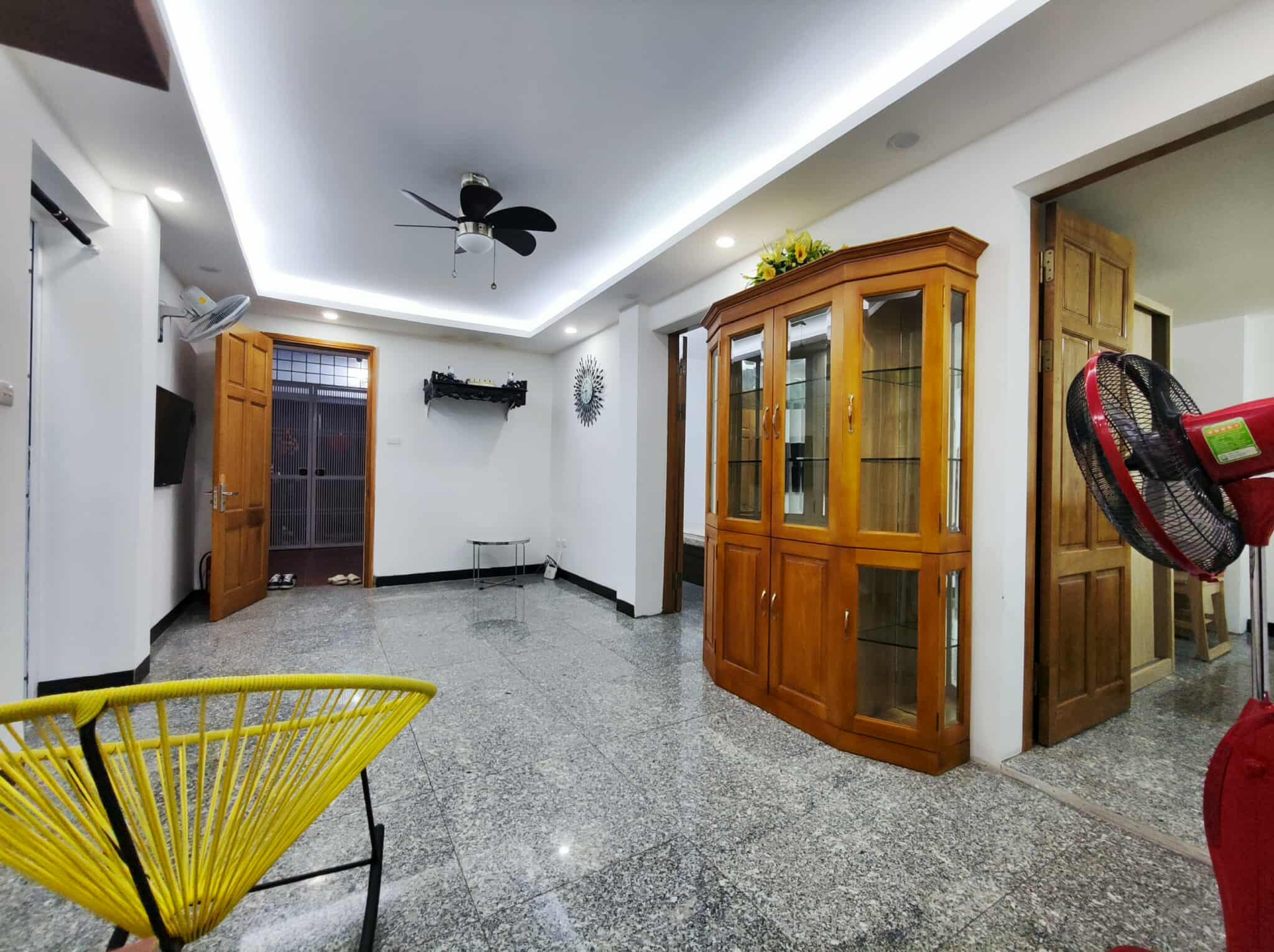 CHO THUÊ CĂN HỘ TẬP THỂ NGỌC KHÁNH, BA ĐÌNH, NHÀ ĐẸP FULL ĐỒ, SÂN ĐỂ Ô TÔ