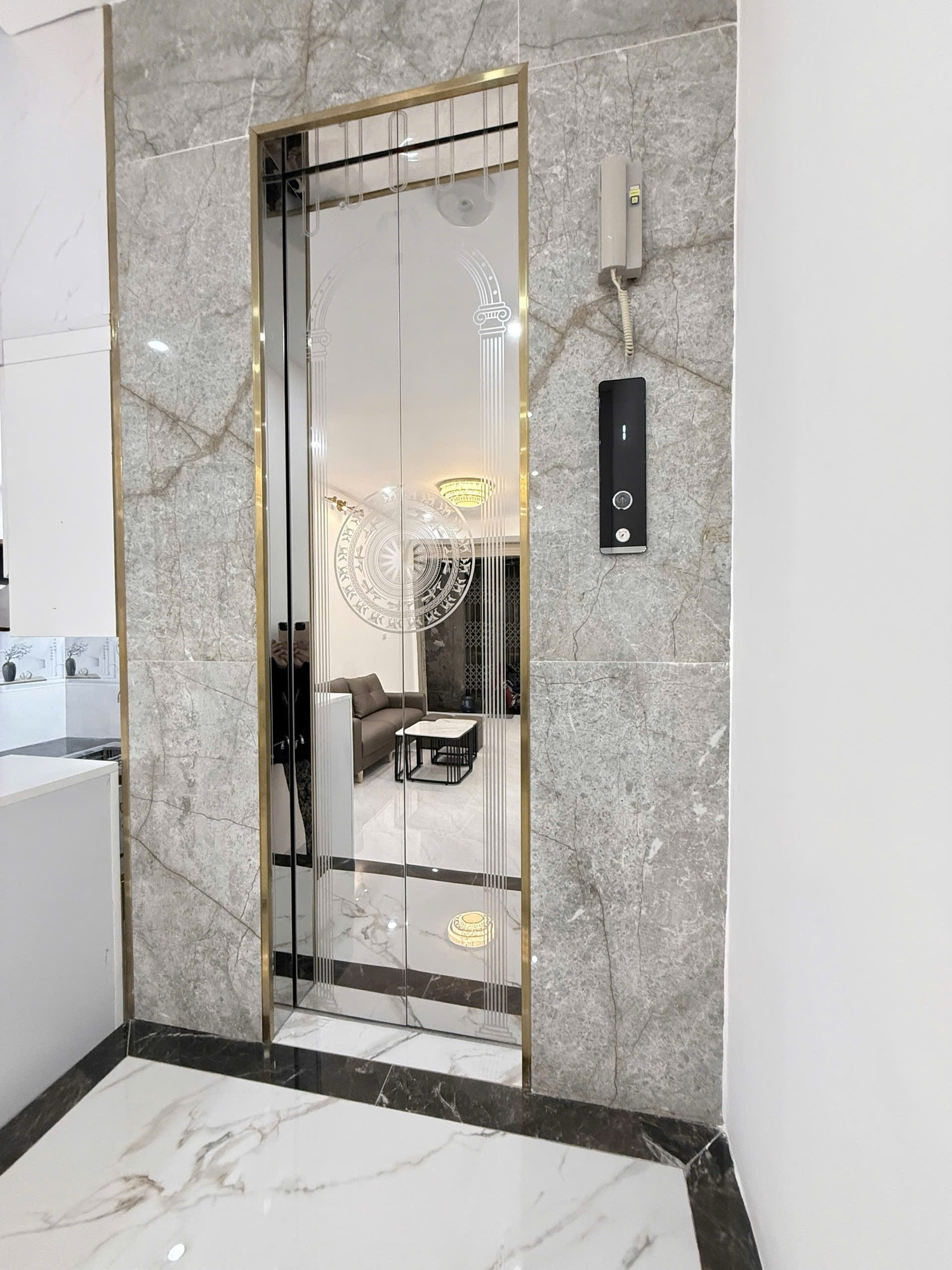 Có 102 tại trung tâm Ba Đình, ngõ 3gac, nhà đẹp 31M*4T thang máy chạy êm ru, giá 9 tỷ