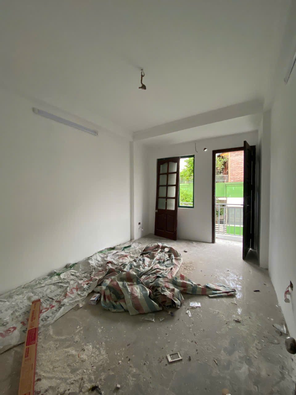 CHO THUÊ NHÀ NGỌC LÂM – 5 TẦNG – Ô TÔ ĐỖ CỬA – KINH DOANH TỐT