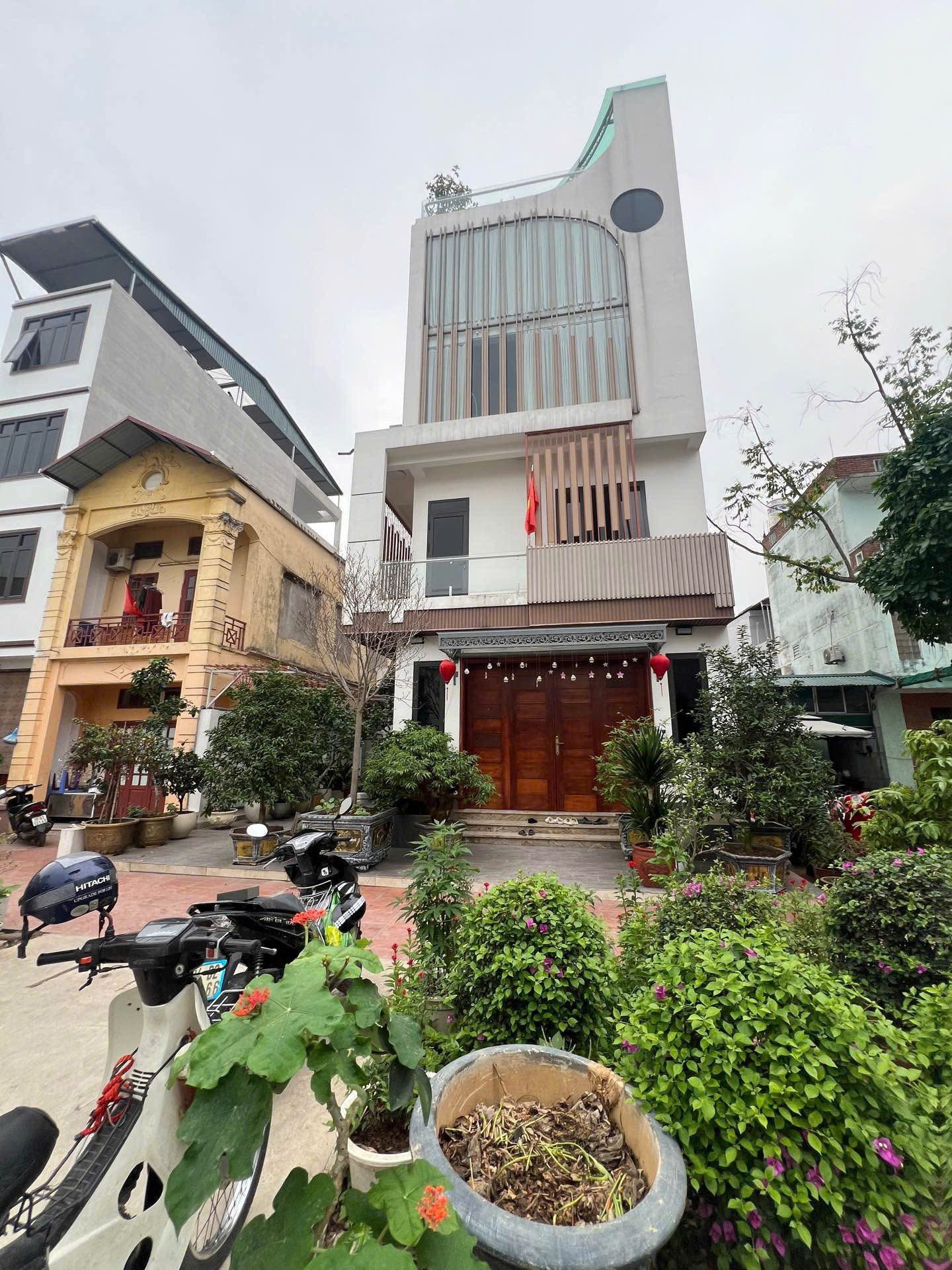 Đất đẹp- View Hồ- Ô Tô thông cực hiếm mảnh đất sót lại ngay Phường bồ Đề cực rẻ