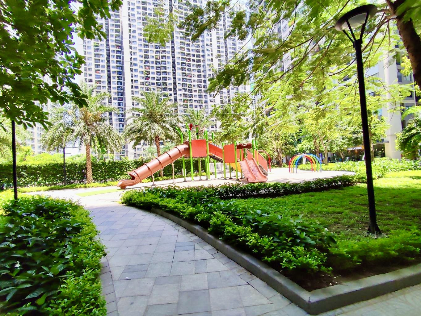 NHÀ ĐẸP SANG XỊN- GARA Ô TÔ-7 TẦNG THANG MÁY -MẶT TIỀN VIP- NỘI THẤT CAO CẤP- SỐNG ĐẲNG CẤP NGỌC THUỴ