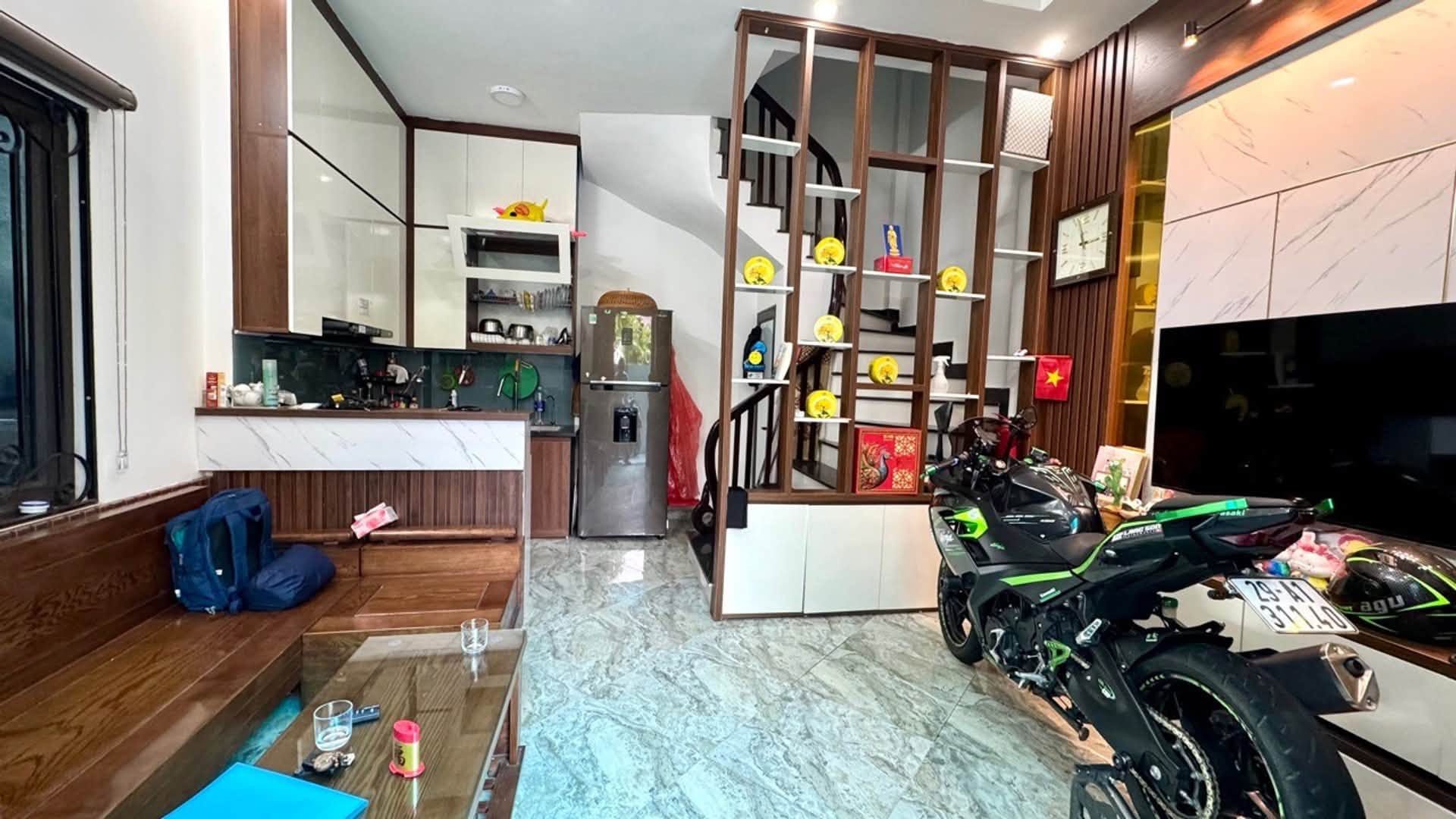 Hiếm. Bán Nhà Ngọc Thuỵ 32m2, 5T chỉ 7,45 tỷ (ngõ thoáng ô tô đỗ cạnh nhà)