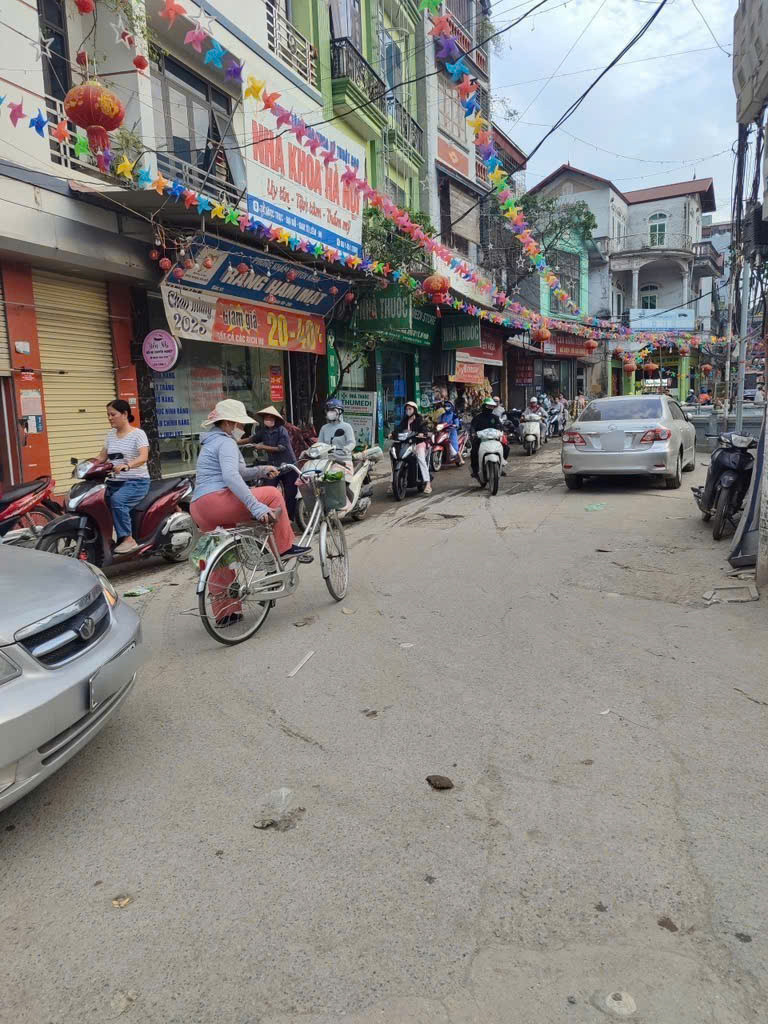 Bán nhà Ngọc Trục - Đại Mỗ, 42m², giá 7.1 tỷ, nhà dân xây, full nội thất, ngõ nông, ô tô đỗ gần