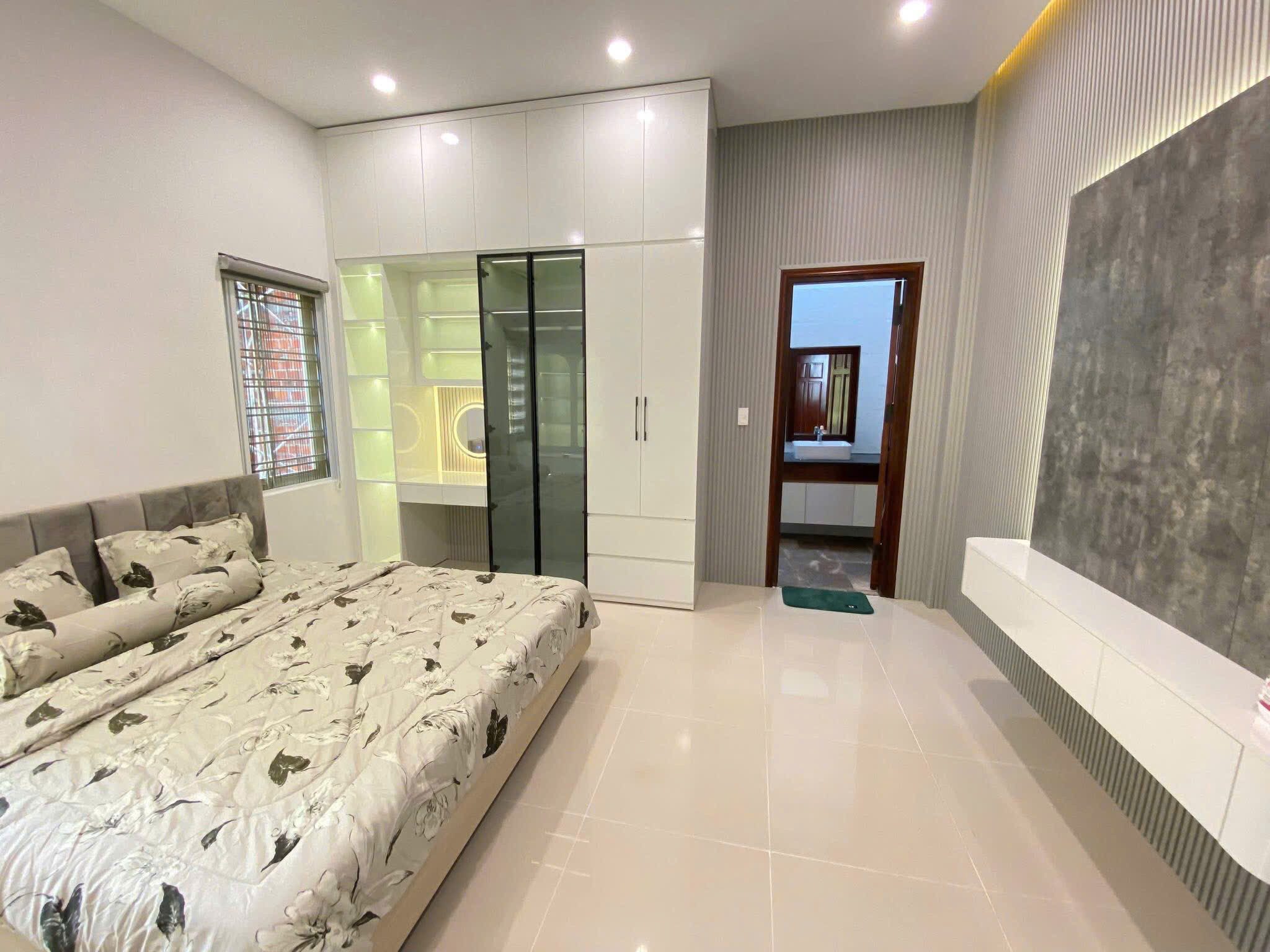 Bán nhà 2 lô liền kề đường Nguyễn Ân - Hoà Xuân - tp Đà Nẵng. Đối diện công viên. chỉ 15 tỷ tl