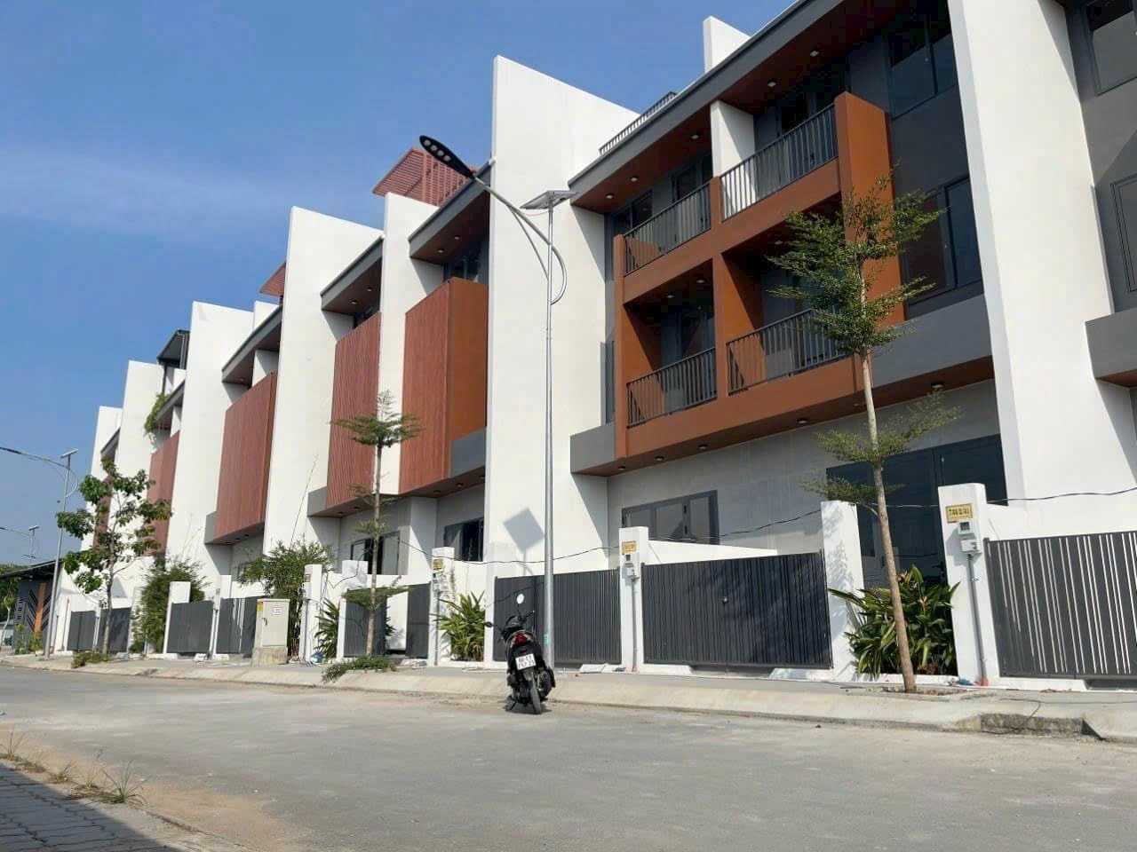 Đất Nguyễn Bình đối diện GS Metro City, sổ sẵn, xây tự do
