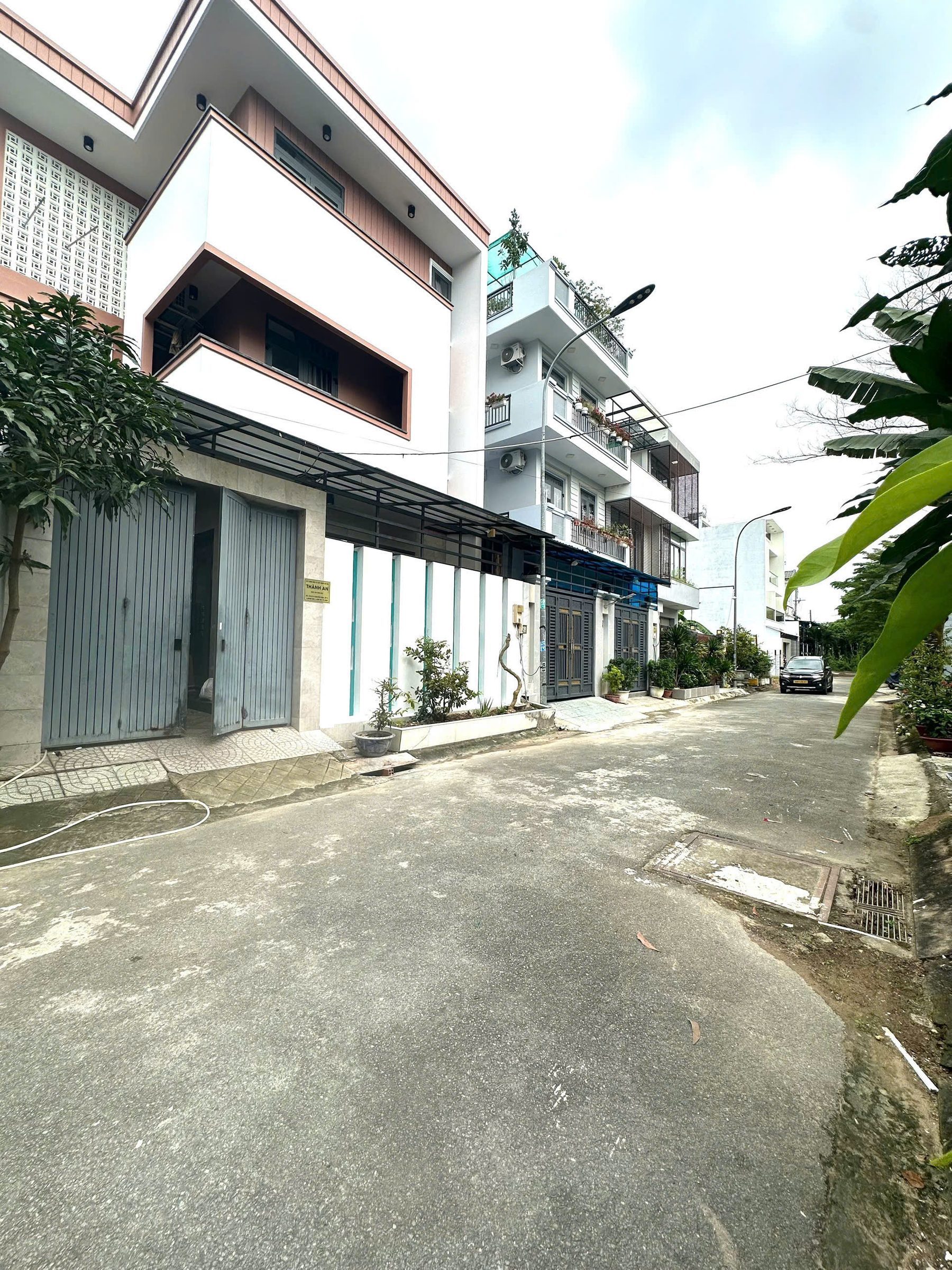 NHÀ KHU VEN SÔNG NGUYỄN BÌNH•DT: 92.4m2•Nhà 1 trệt 2 lầu, sân thượng, 4PN, 4WC.. 2 mặt tiền đường, GIÁ CHỈ 5,8 TỶ