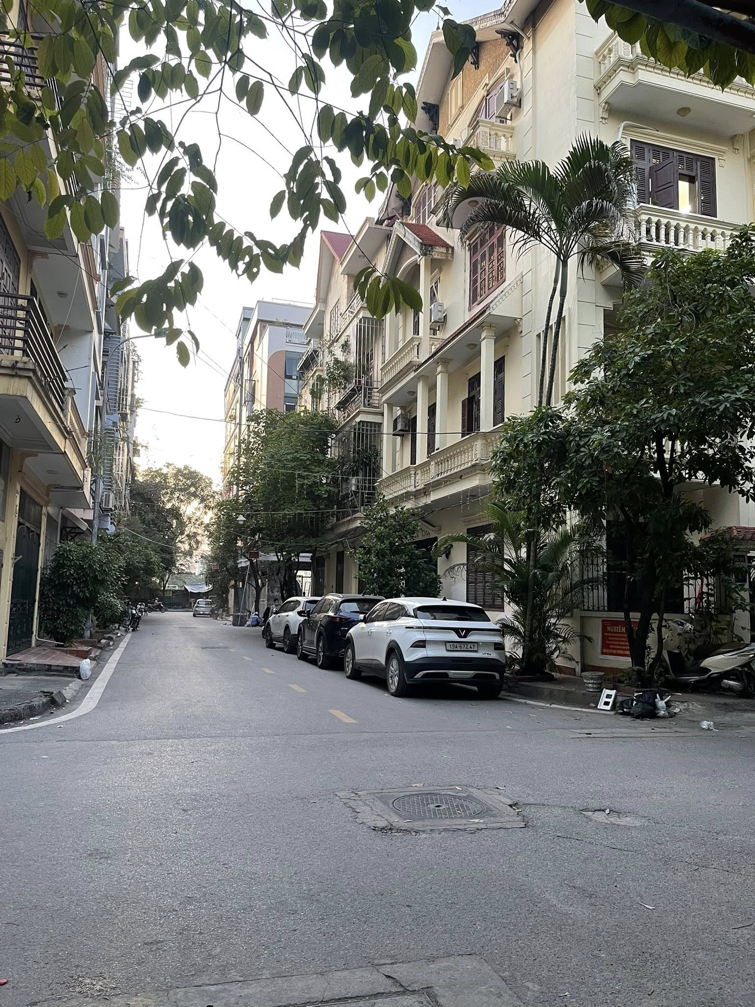 BÁN NHÀ LIỀN KỀ KĐT ĐẠI KIM. 60M2 - 4 TẦNG. VỈA HÈ RỘNG.