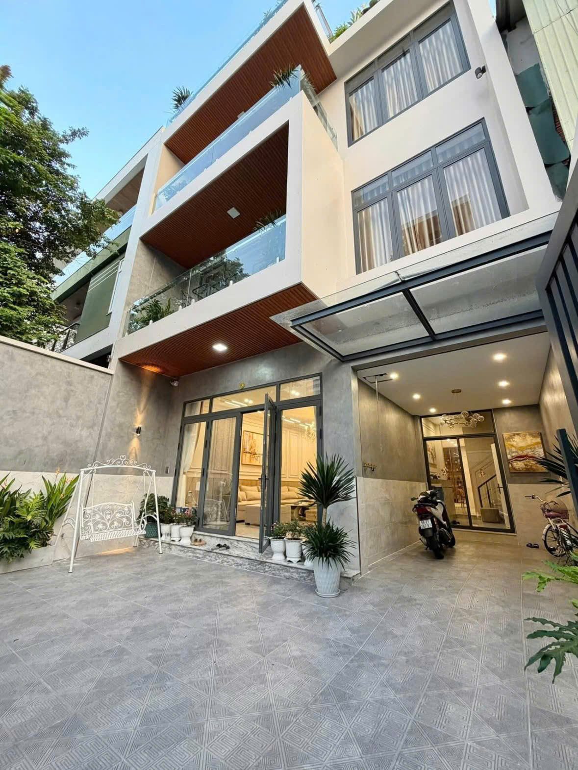 Chính Chủ bán BIỆT THỰ NGUYỄN CHÍ THANH Q5 – 160M² – 4 TẦNG THANG MÁY – FULL NỘI THẤT – 45 TỶ