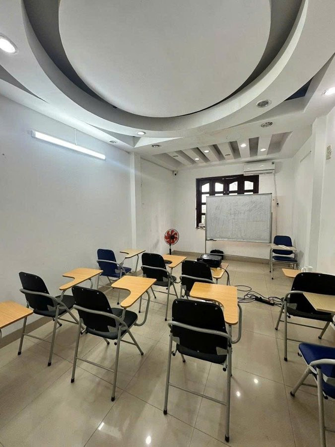 Bán Nhà Nguyễn Chí Thanh. Ba Đình. Ô Tô. DT 47m2. MT 3.7m. 5 Tầng. Giá 19.9 Tỷ.