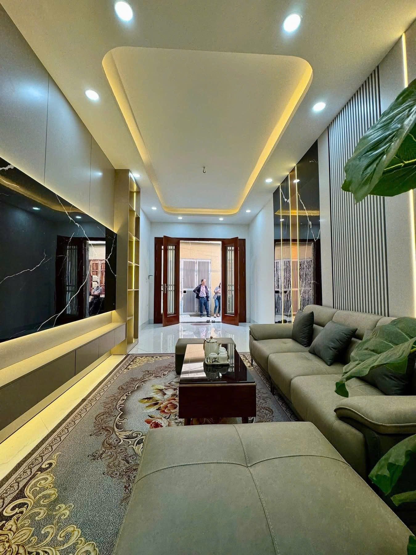 Cho thuê Ngõ 143 Nguyễn Chính - Hoàng Mai 35M² 5 Tầng 4 Ngủ - Full Nội Thất - Nhà Lô Góc - Giá Thuê 14,5tr - Vào Ngay