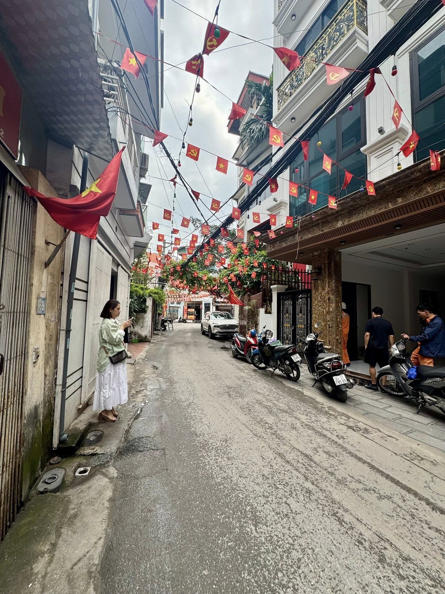 NHÀ ĐƯỜNG NGUYỄN CHÍNH. 90M2 - 7 TẦNG. THANG MÁY. GARA Ô TÔ. KINH DOANH.
