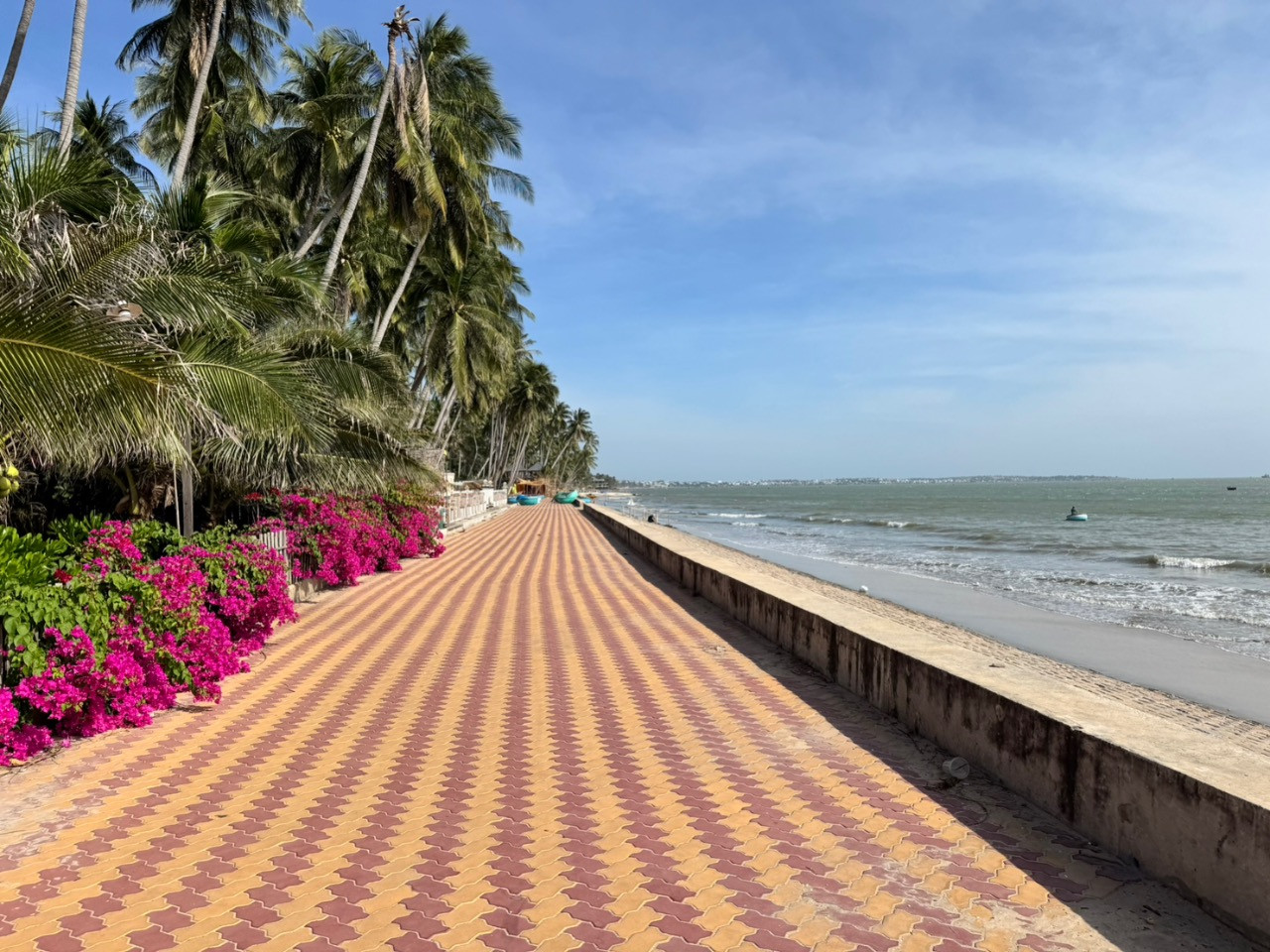 Bán 370m thổ cư khu phố Tây Hoà Bình, Mũi Né cách biển 50m