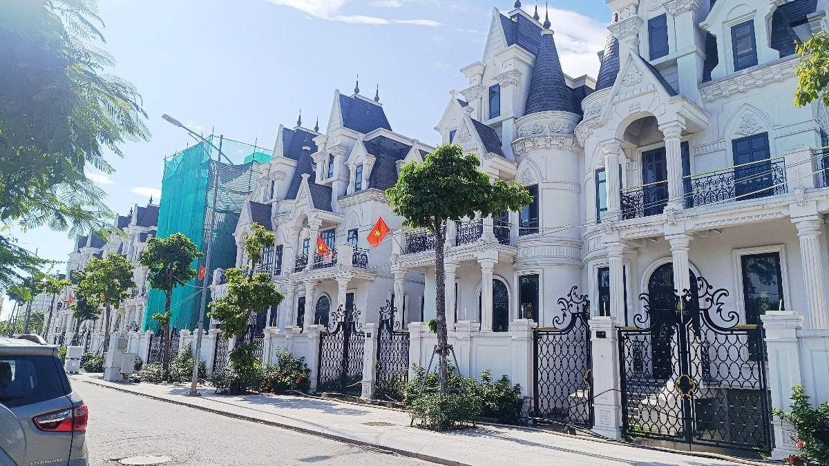BÁN BIỆT THỰ CAO CẤP ĐƯỜNG NGUYỄN ĐÌNH TỨ. 180M2 - 4 TẦNG. MT 9M.