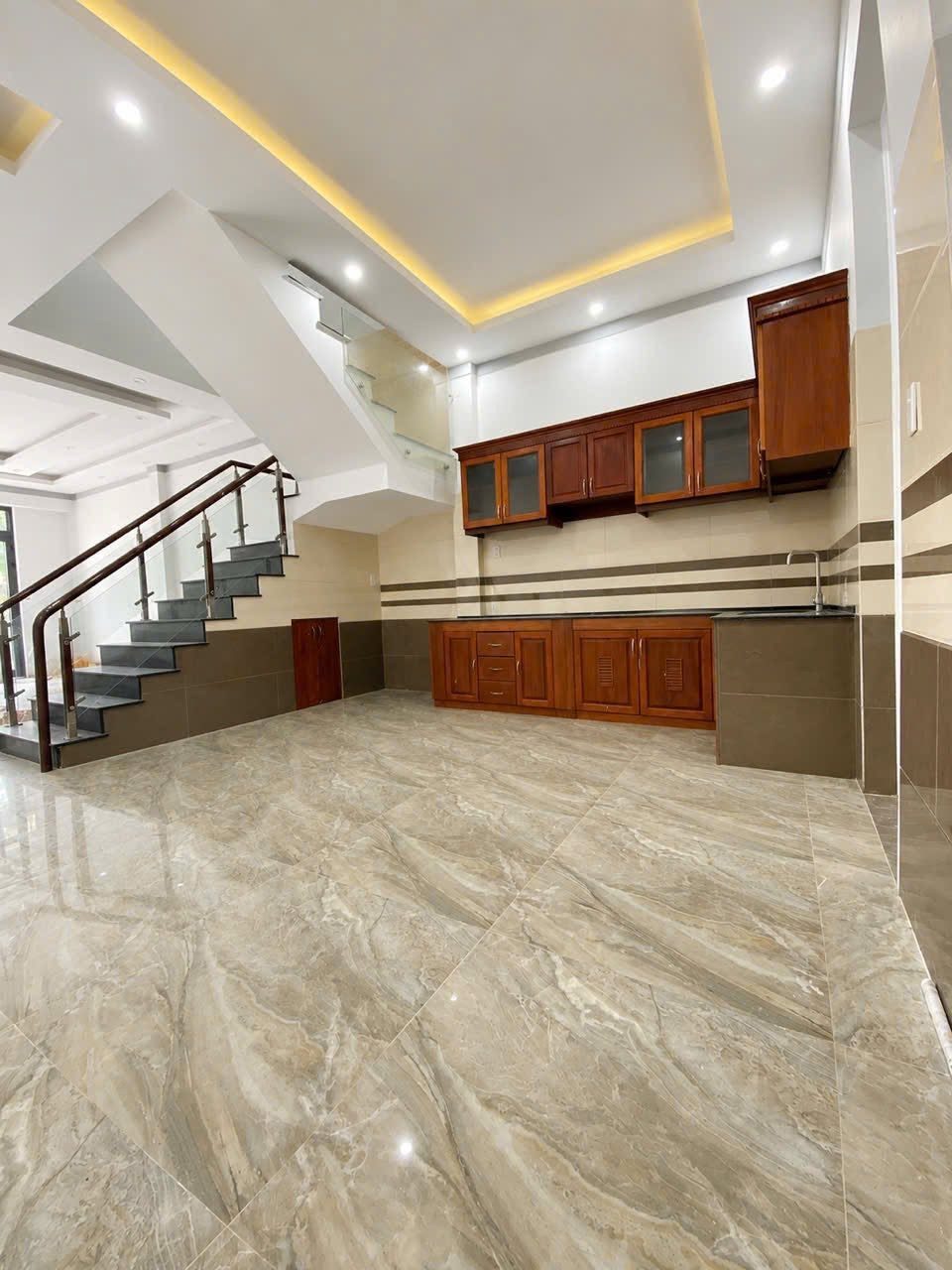 Bán gấp căn nhà 1 trệt 1 lầu ở Trảng Bàng,Tây Ninh sổ sẵn 800 triệu.