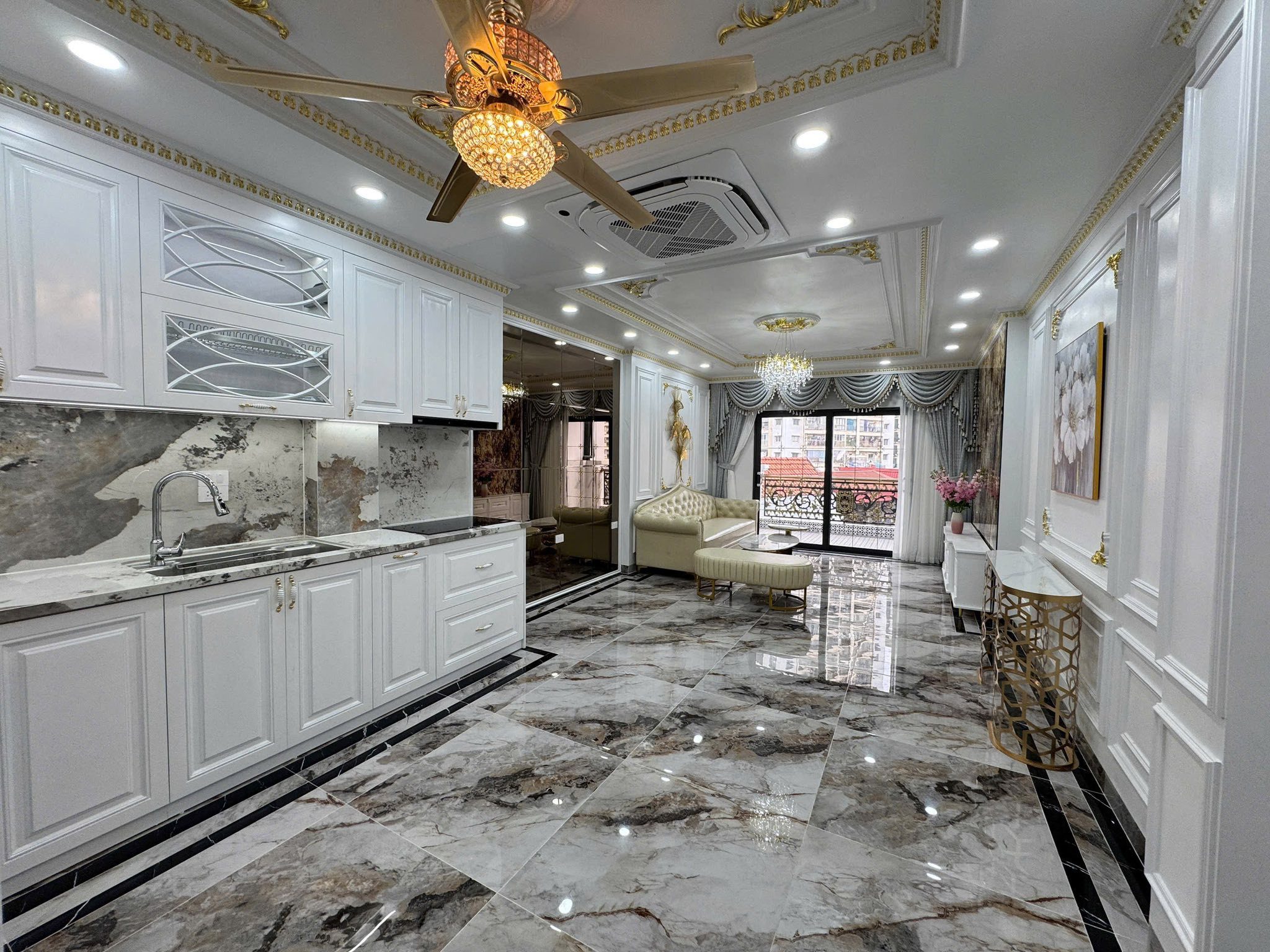 BÁN TÒA NHÀ ĐƯỜNG NGUYỄN DỨC CẢNH. 70M2 - 7 TẦNG. THANG MÁY. GARA Ô TÔ.
