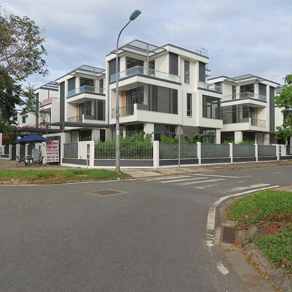 Bán đất mặt đường Nguyễn Duy Trinh - ngay trung tâm Q9 - Giá 25 triệu/ m2 - SHR.