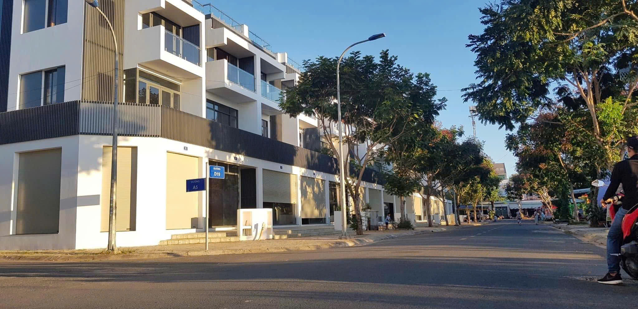 Cần bán đất trung tâm Quận 9 đường Nguyễn Duy Trinh 60m - Sát Vinhome - Giá 30 triệu/m2