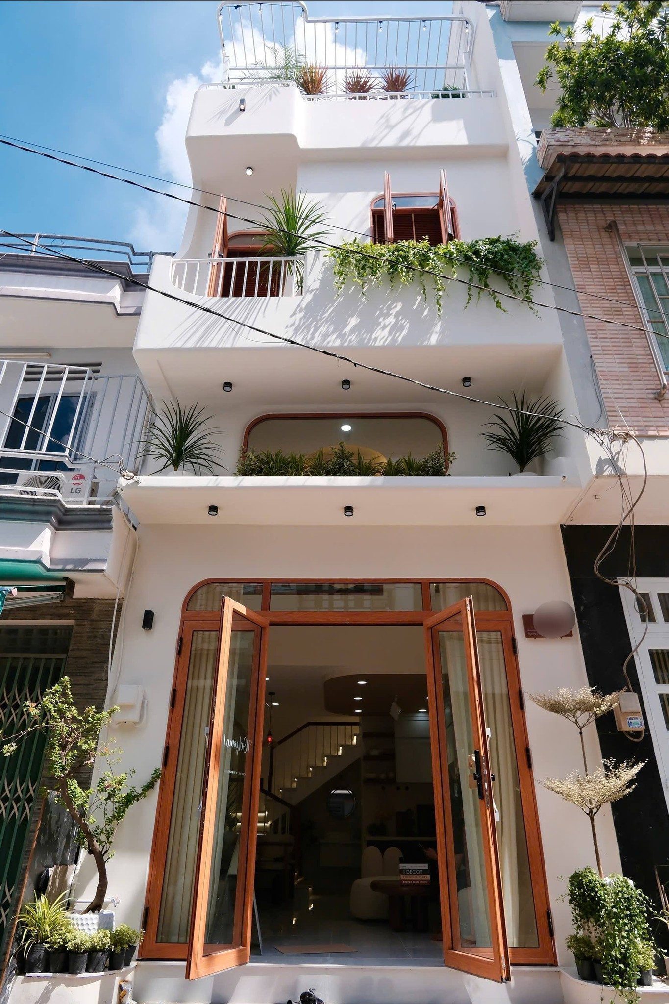 🔥 Bán gấp nhà đẹp ngay đường Nguyễn Gia Trí giá chỉ 2 tỷ 640 ở Q.Bình Thạnh, 64m². SHR hẻm xe hơi 🔥
