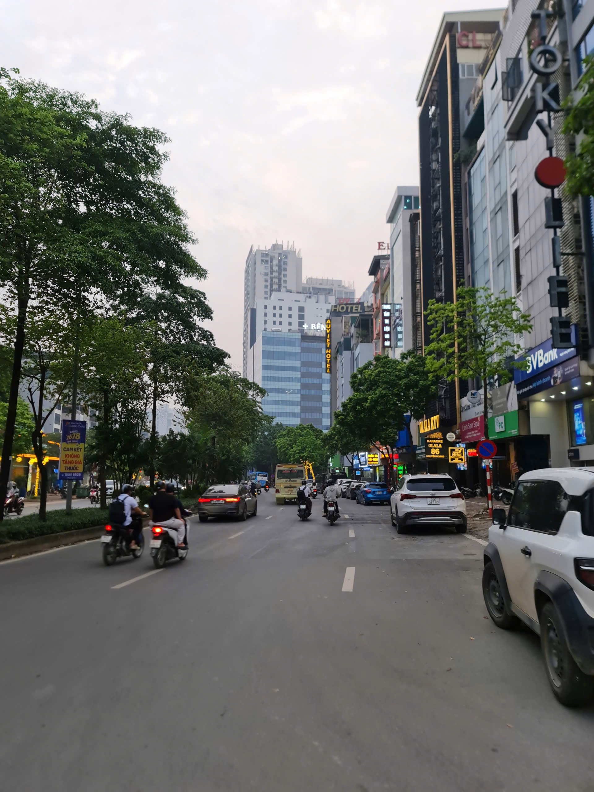 Mặt Phố NGUYỄN HOÀNG – 8 TẦNG THANG MÁY – SỔ ĐỎ CHÍNH CHỦ - 80M2