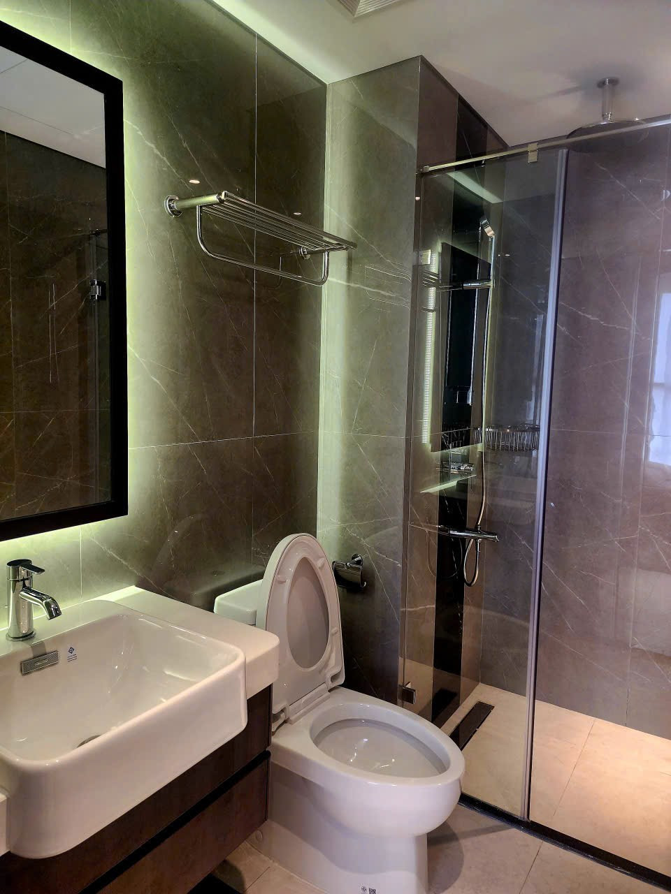 Cho Thuê Chung Cư 64M² 2 Ngủ / Đường Nguyên Hồng - Láng Hạ/ Giá Thuê 23Tr/ Tháng