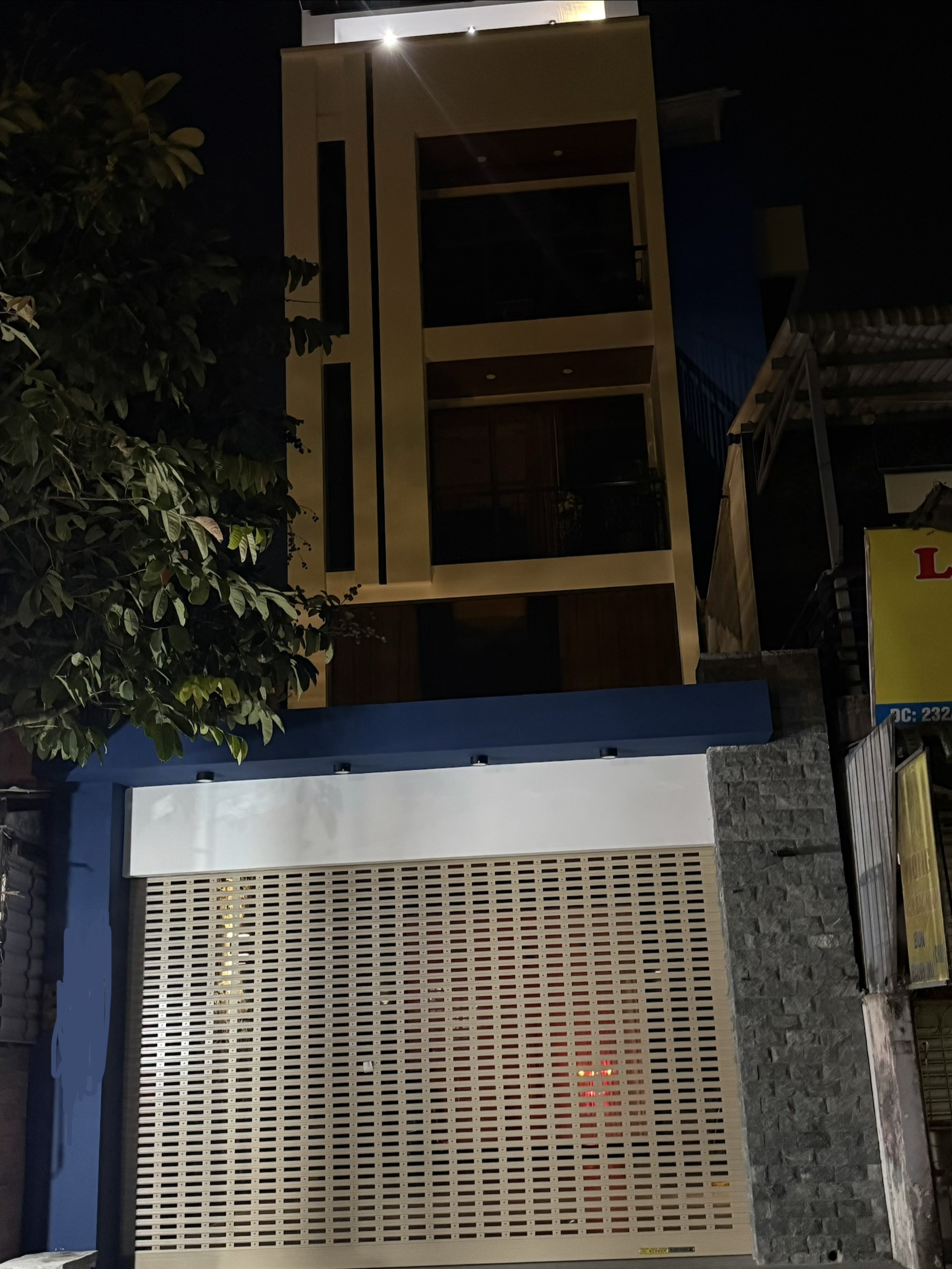 Bán nhà mặt tiền, 2 mặt thoáng đường Nguyễn Huệ (Thành phố Bến Tre cũ)
