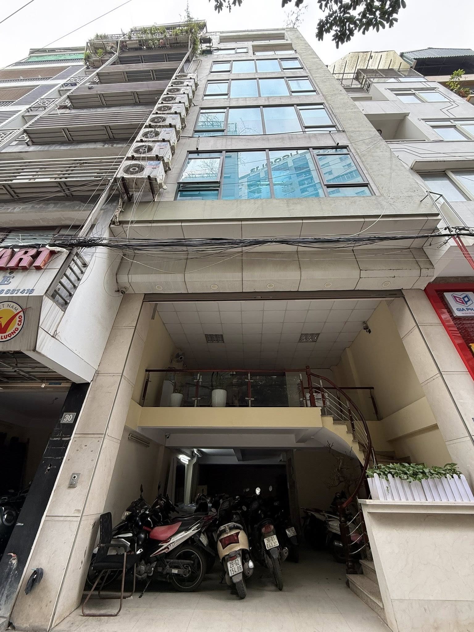 BÁN TÒA NHÀ ĐƯỜNG NGUYỄN HỮU THỌ. 98M2 - 8 TẦNG. THANG MÁY. GARA Ô TÔ.