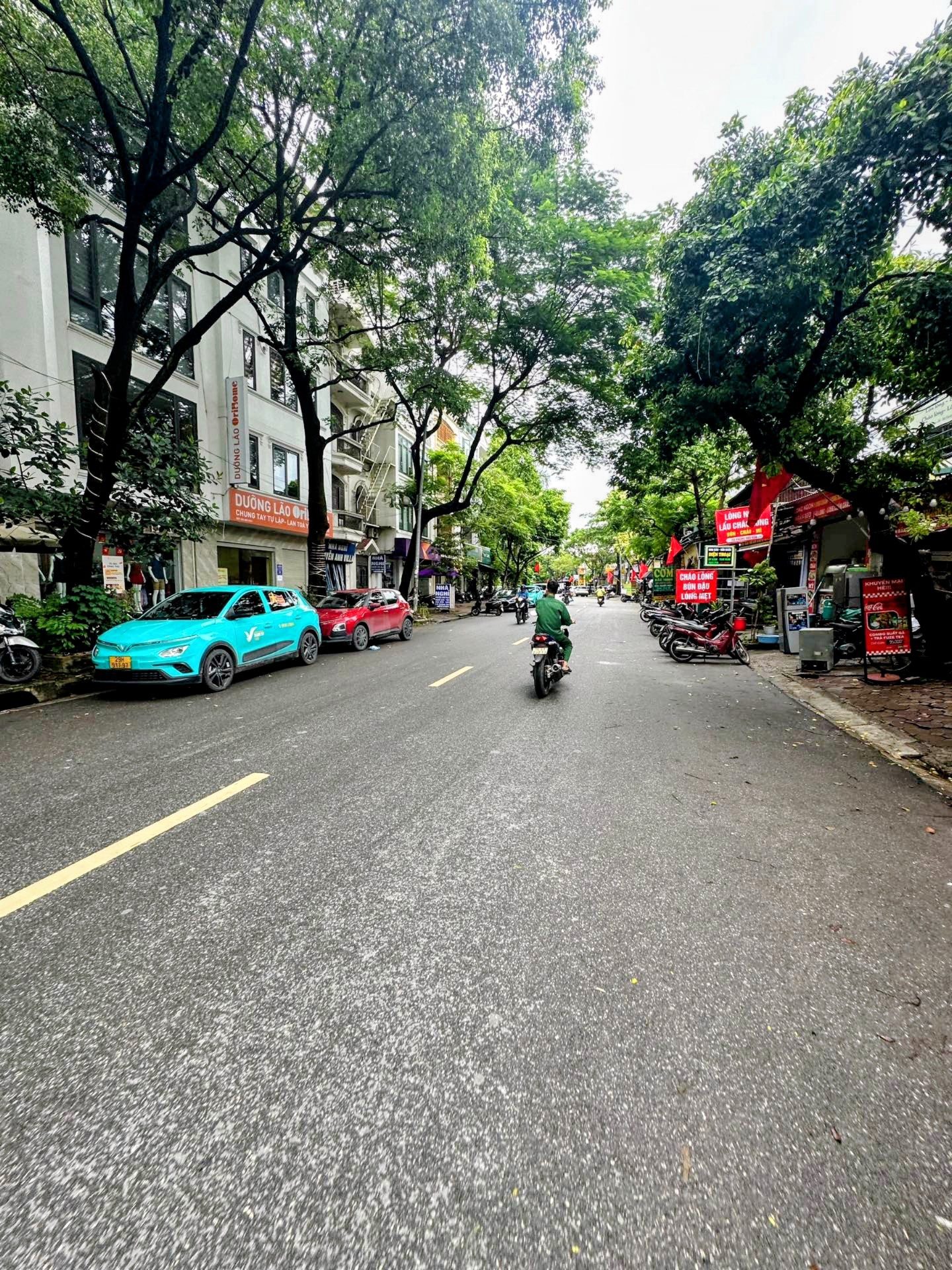 Nhà đẹp như tranh vẽ 💥 Xem là thích chốt là thắng lợi tài chính – Chỉ vài bước ra hồ Linh Đàm – Lô góc 42m2 x 6 tầng thang máy mới
