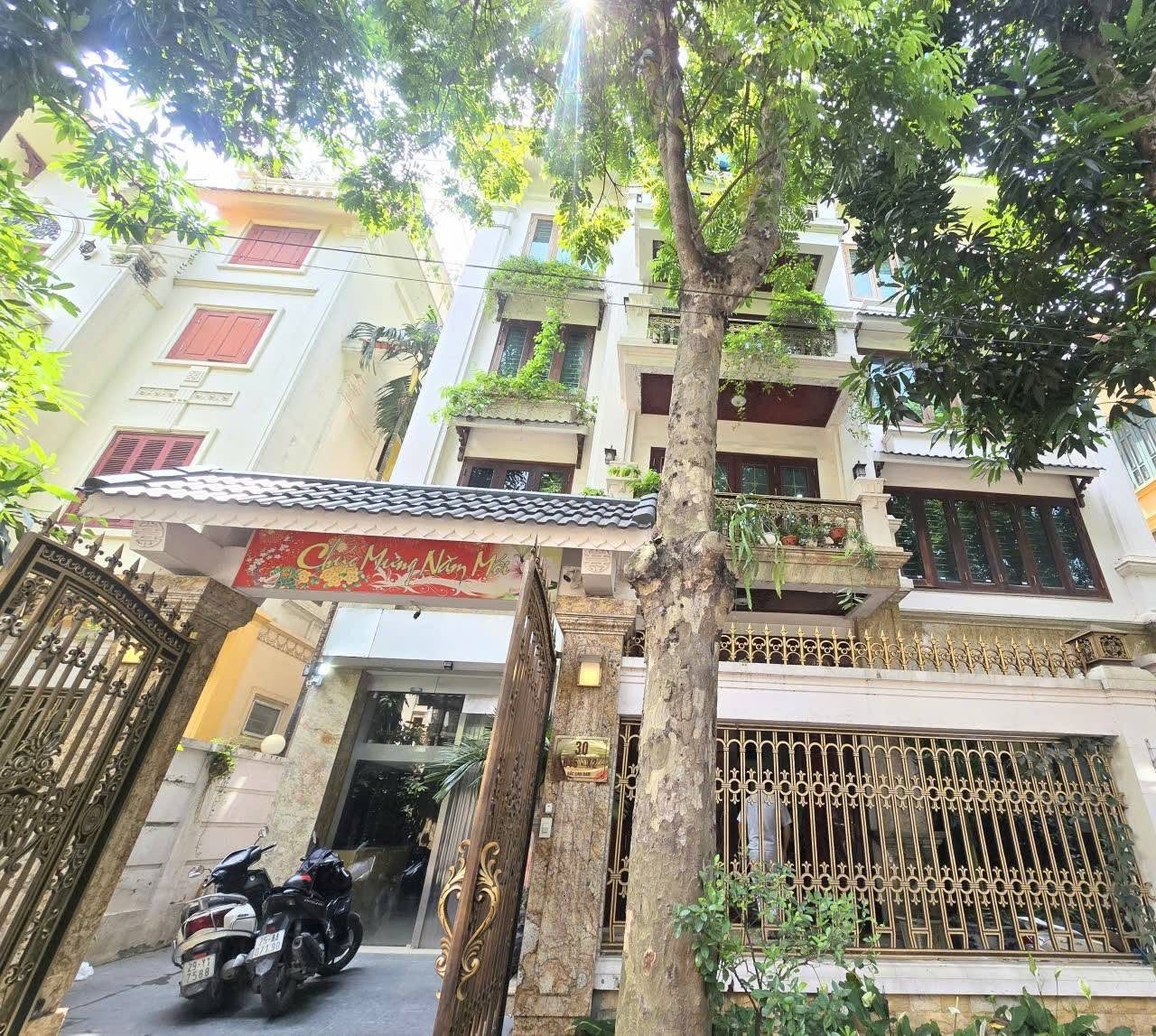BÁN BIỆT THỰ KĐT LINH ĐÀM. 200M2 - 5 TẦNG. MT 15,5M.