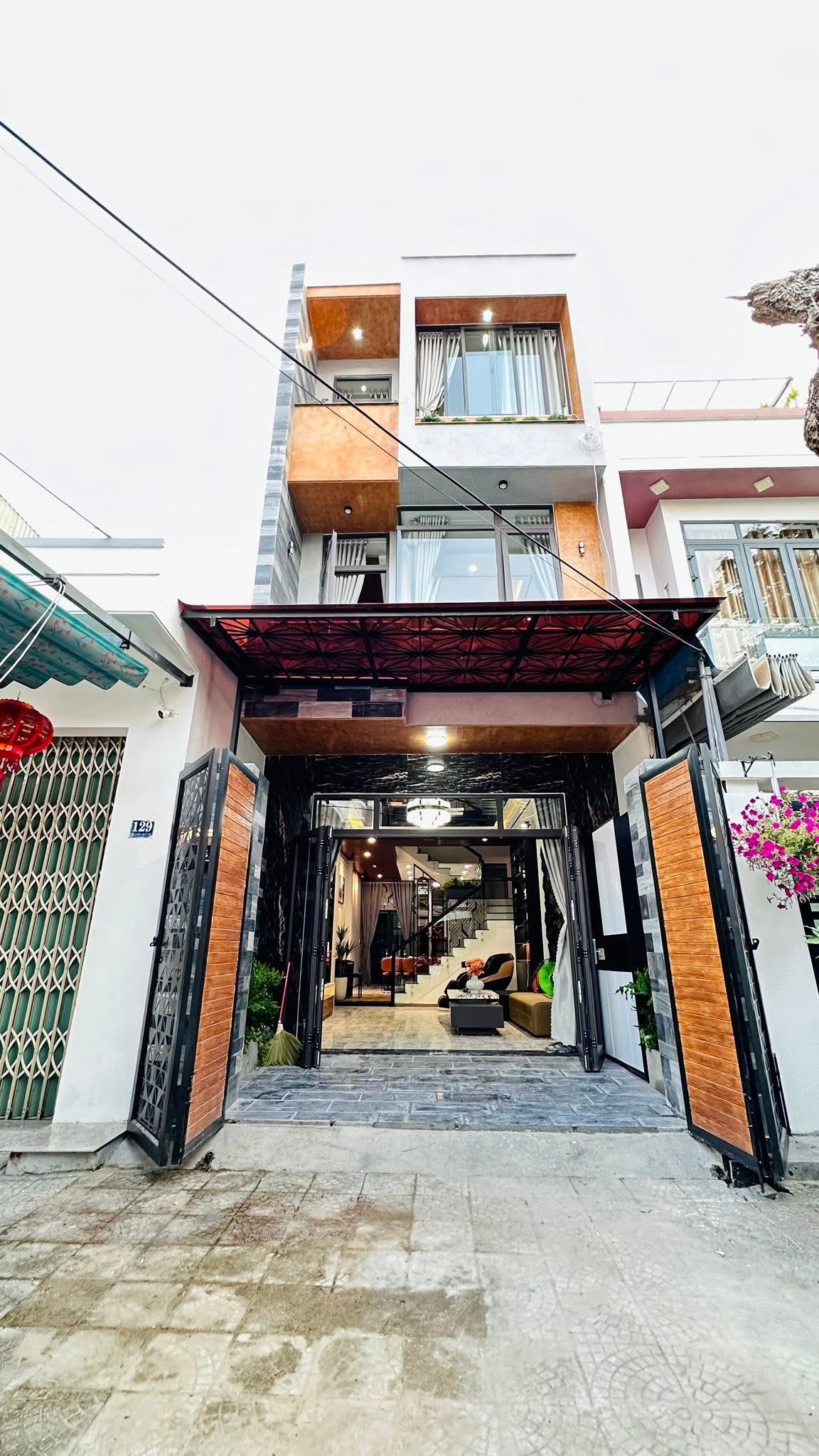 Bán nhà 3 Tầng - Nguyễn Huy Tự, đường 5m5 gần Biển - Giá 7.95 tỉ thương lượng