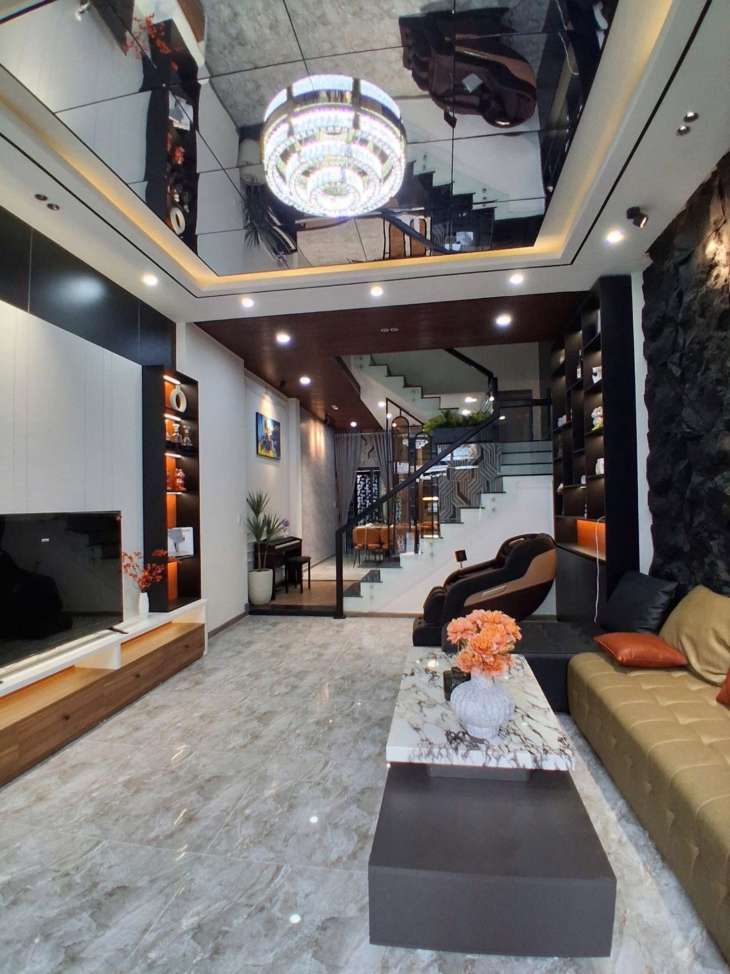BÁN NHÀ 3 TẦNG GẦN BIỂN HÒA MINH GẦN TRƯỜNG HỌC GẦN CHỢ