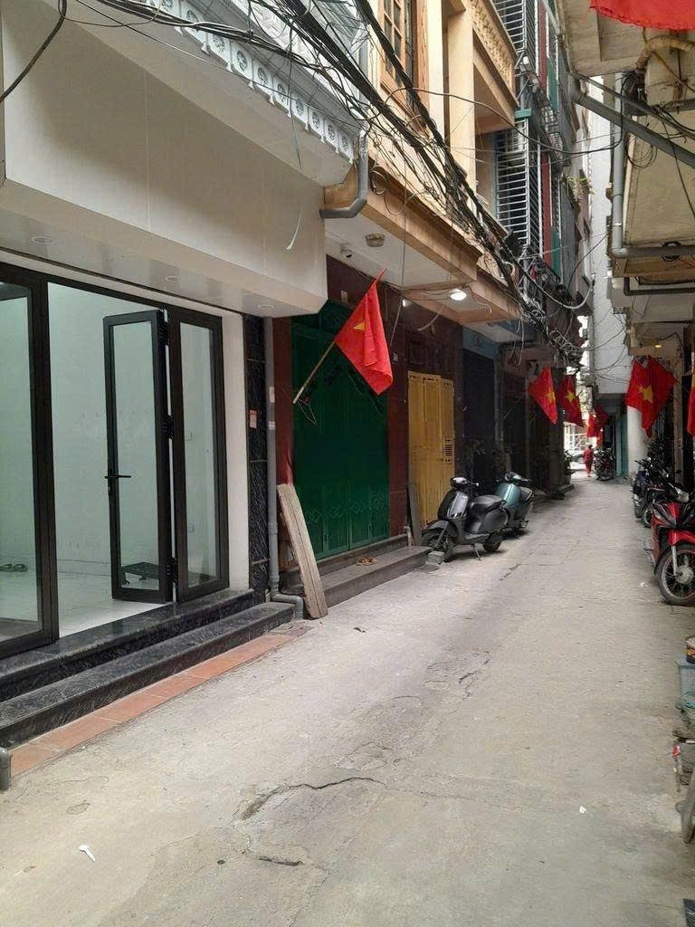 Cho Thuê Nhà Đường Nguyễn Khang - Yên Hòa - Cầu Giấy 25M² 6 Tầng 4 Ngủ - Nội Thất CB - Ô Tô Đỗ Cửa - Giá Thuê 15tr