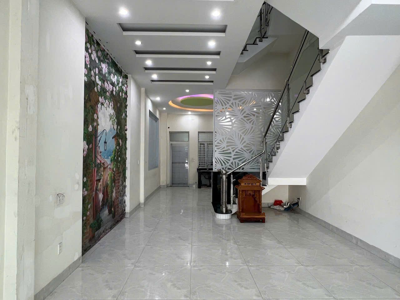 Cho thuê nhà mặt tiền Nguyễn Khuyến Trảng Dài, diện tích 5x20m, 1 trệt 3 lầu, 3 phòng ngủ, phù hợp kinh doanh, giá chỉ 14 triệu/tháng.
