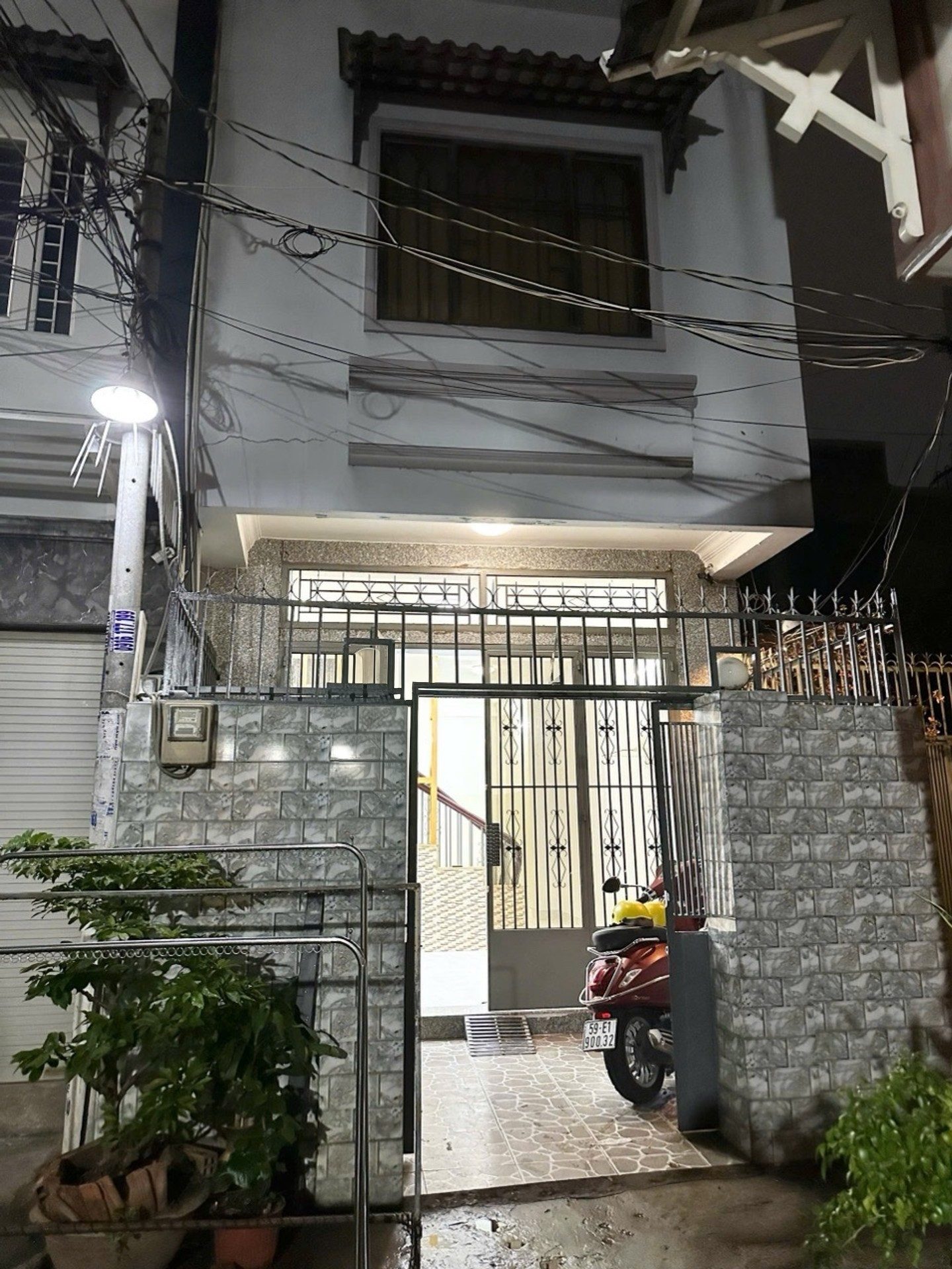 Nhà bán nguyễn kiệm gần siêu thị sân bay