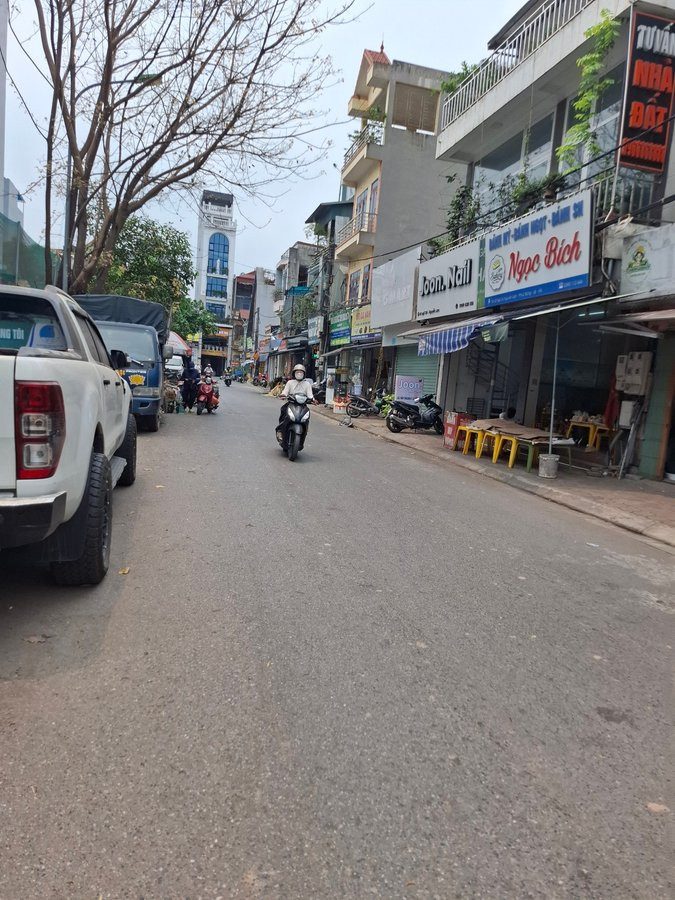 Nhà đẹp, diện tích rộng 105m2 6 tầng, hai mặt tiền, kinh doanh