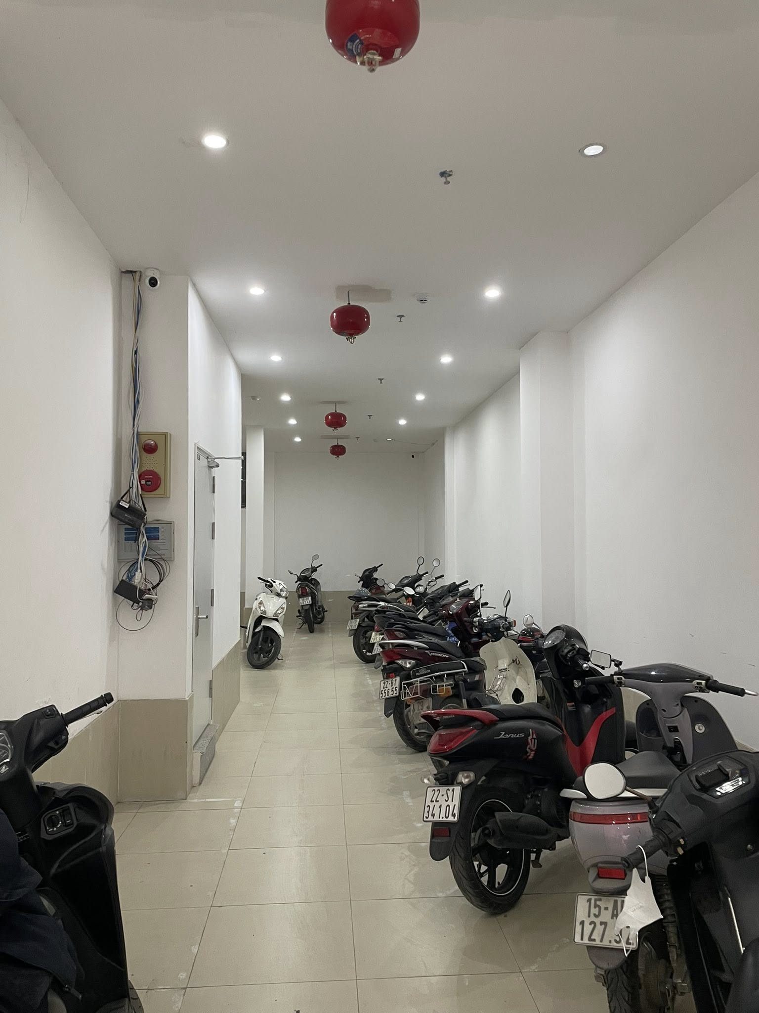 BÁN TÒA NHÀ CHDV PHỐ NGUYỄN LÂN. THANH XUÂN. 90M2 - 8 TẦNG. THANG MÁY. 18 PHÒNG.