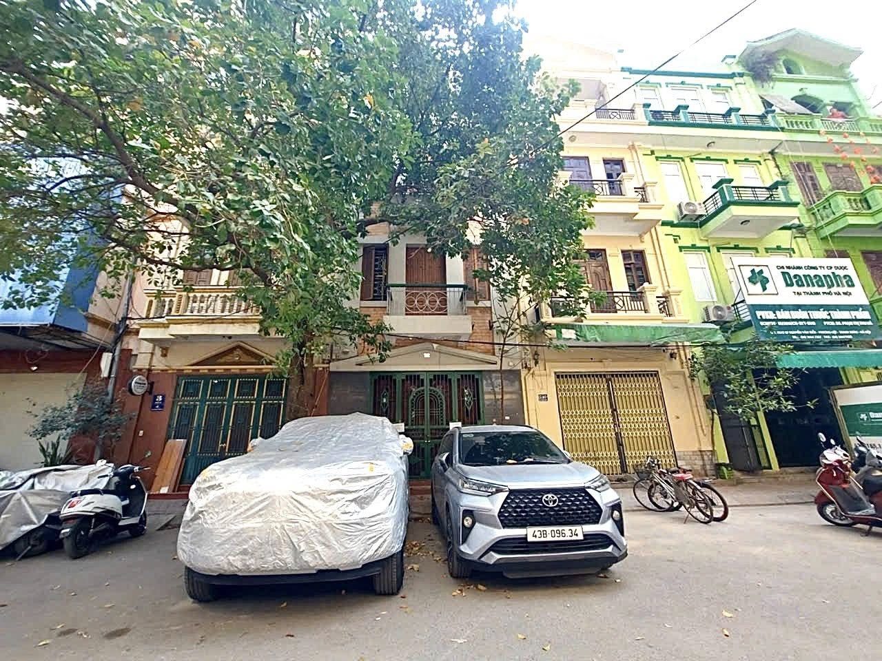 BÁN NHÀ ĐƯỜNG NGUYỄN VĂN TRỖI. 90M2 - 5 TẦNG. GARA Ô TÔ.