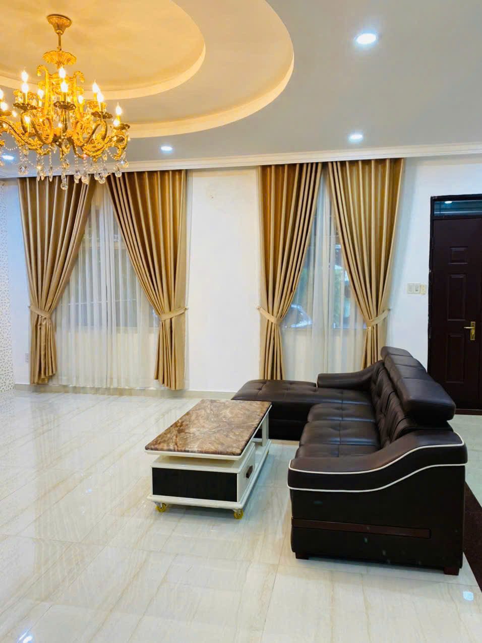 Cho thuê biệt thự  CHATEAU Phú  Mỹ  Hưng Q7,5PN 8x25 giá 110tr/th .LH:0911839618 Em Hà