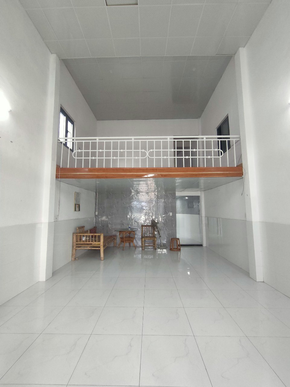 CHO THUÊ NHÀ GÁC LỬNG K/ Ô TÔ NGUYỄN PHAN VINH – GẦN BIỂN, CHỈ 8 TRIỆU/THÁNG